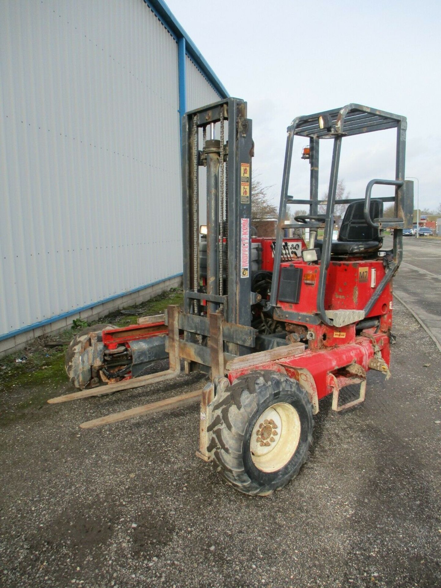 2005 Moffett mounty M7 24.4w truck mounted forklif - Image 11 of 12