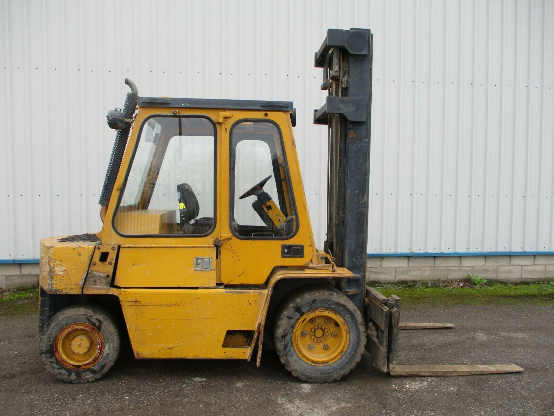 CAT V80 E fork lift diesel 3.6 ton Perkins 4 engin - Image 2 of 12