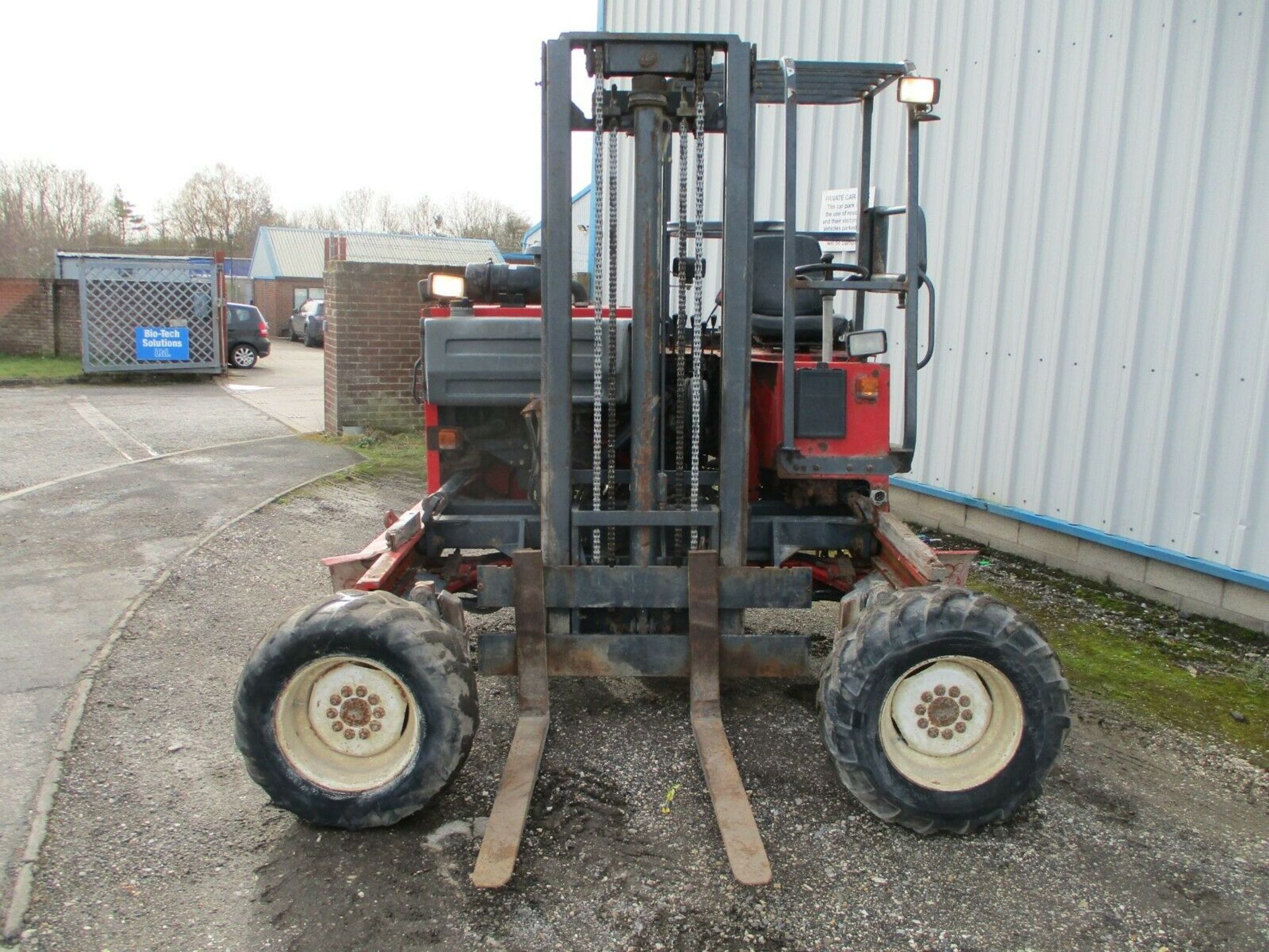 2005 Moffett mounty M7 24.4w truck mounted forklif - Image 2 of 12