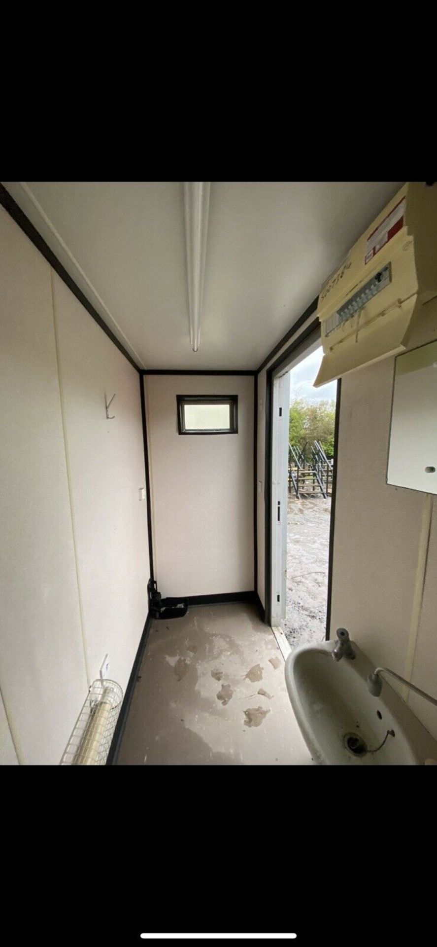 32ft 6 + 1 Male & Female Toilet Block - Image 4 of 10