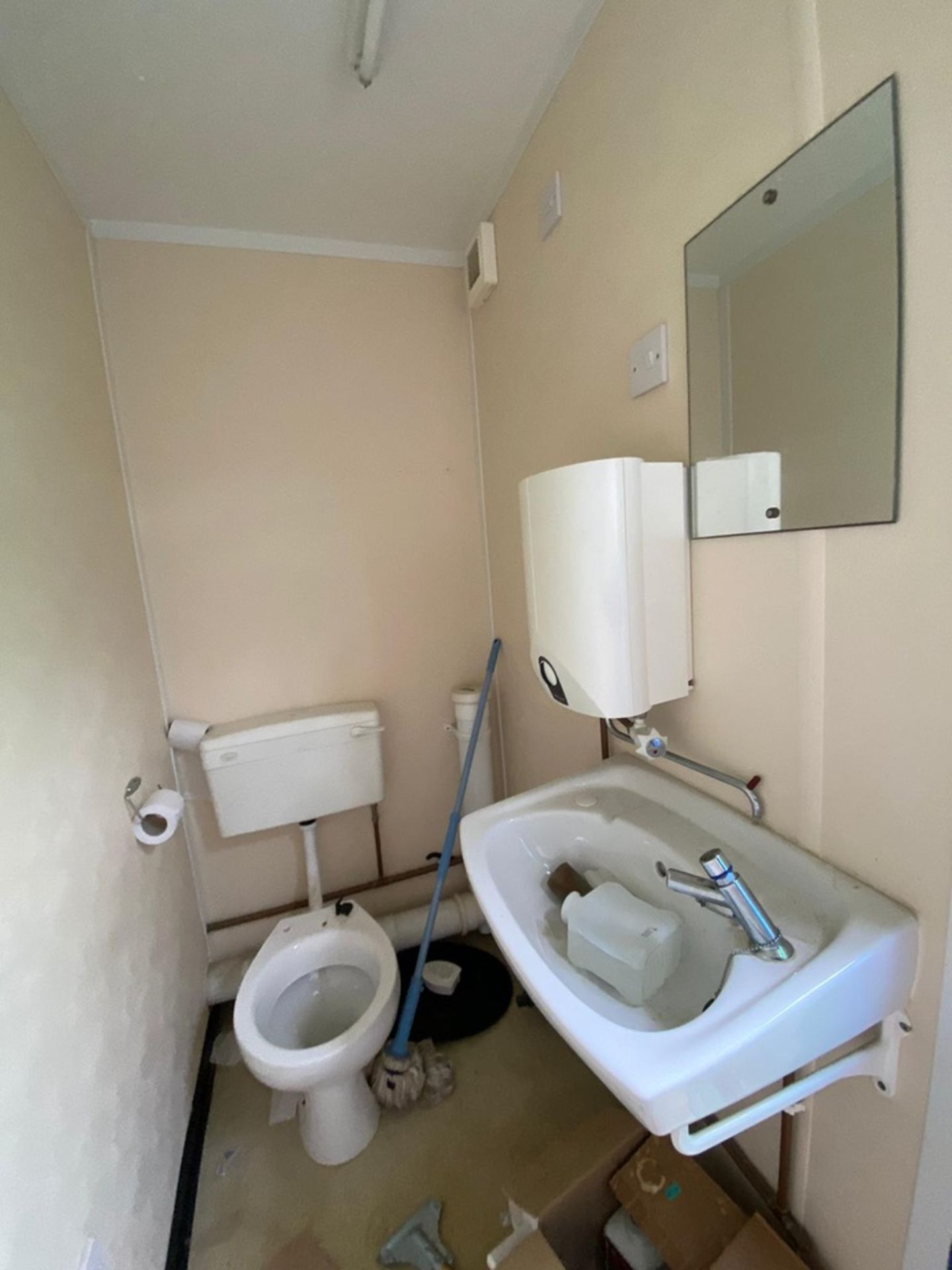 24ft 5 + 1 toilet block - Image 17 of 17