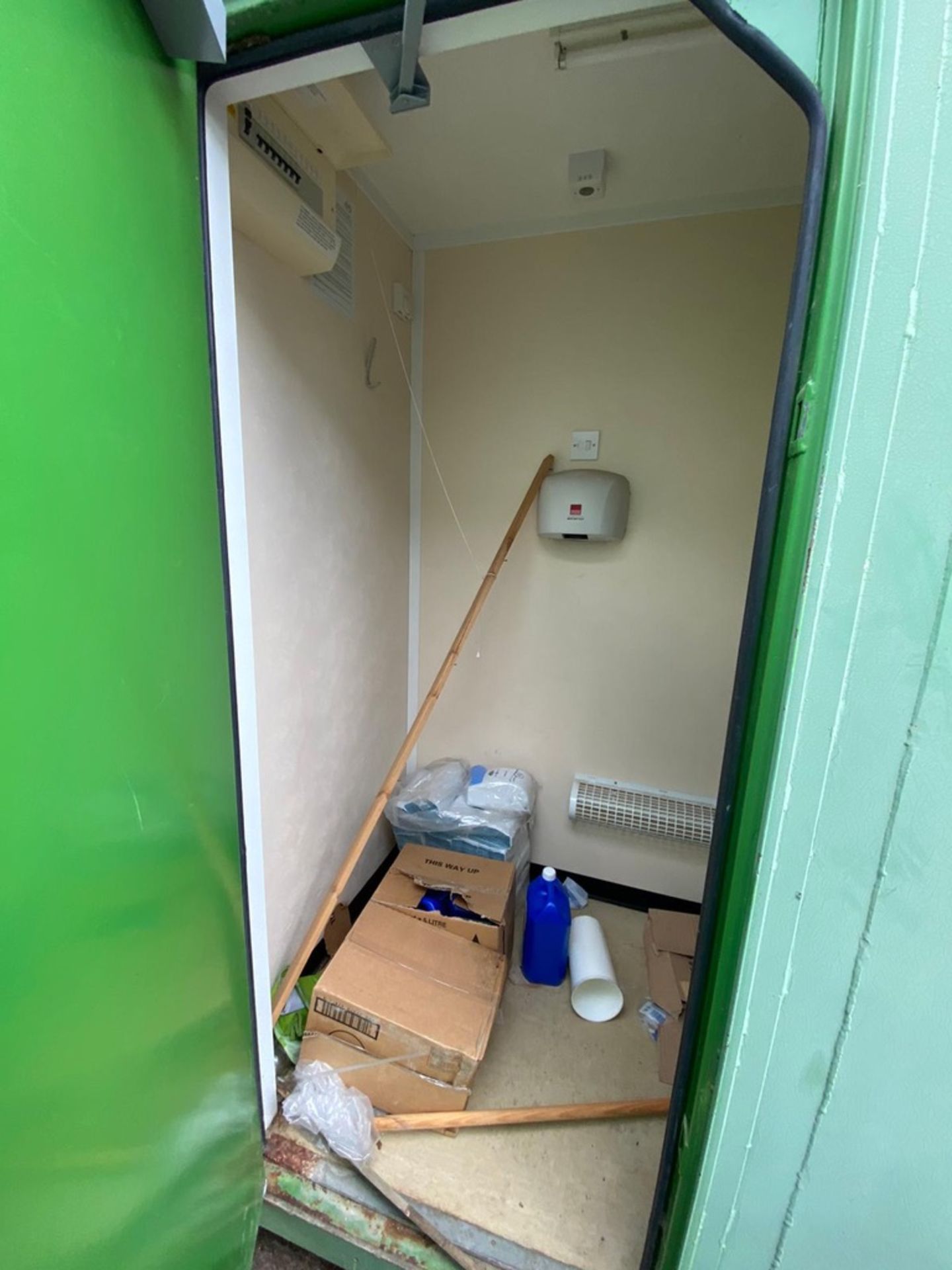 24ft 5 + 1 toilet block - Image 16 of 17