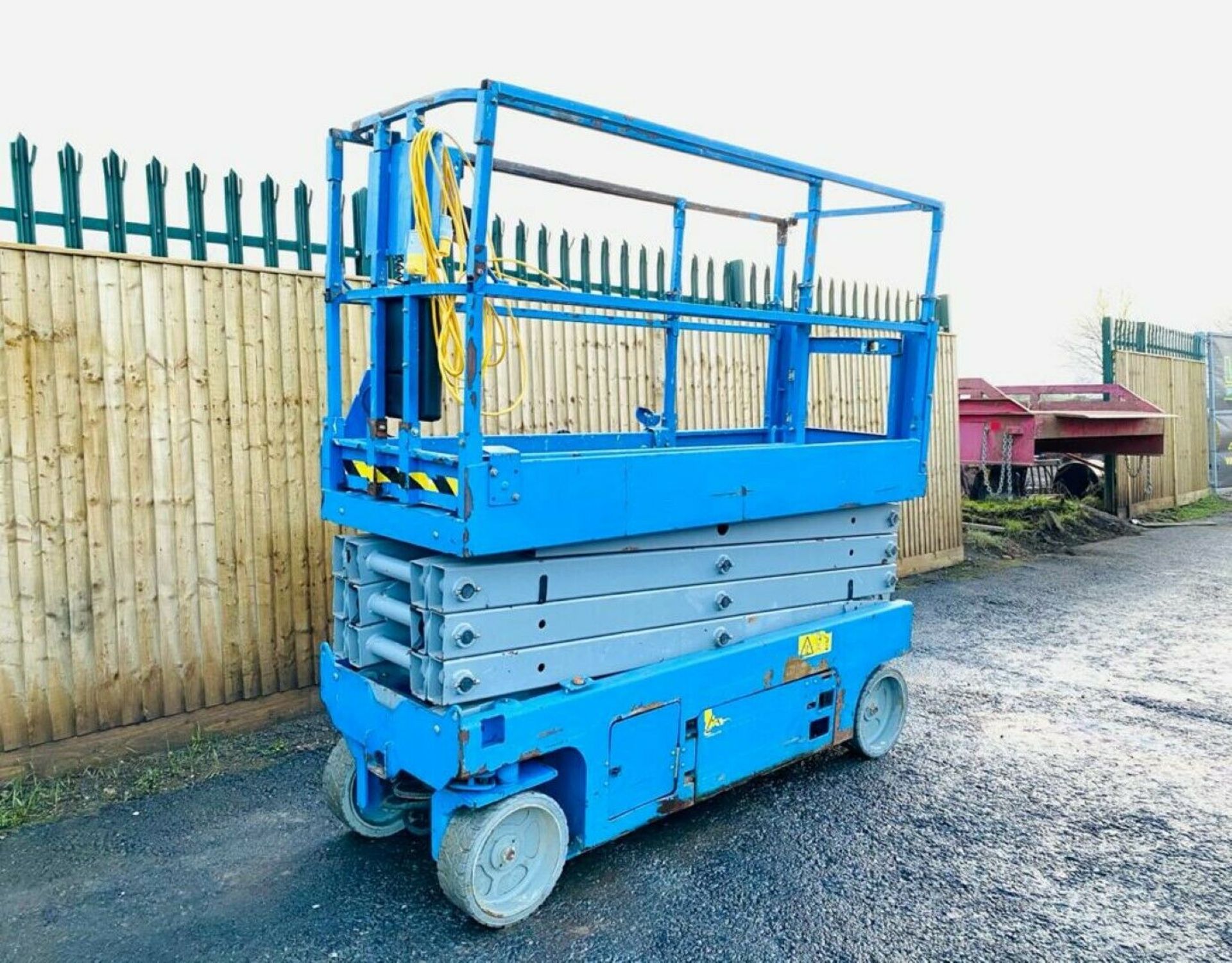 Genie GS2632 Electric Scissor Lift 2015 - Image 4 of 10