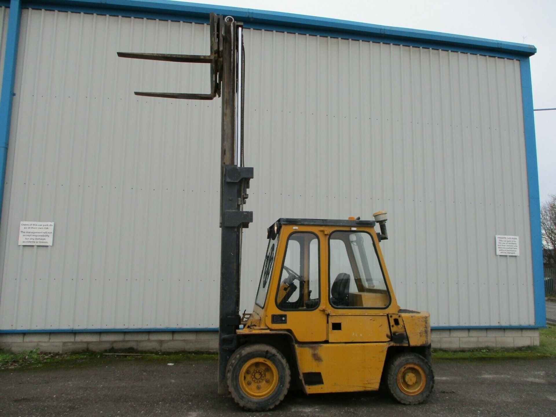 CAT V80 E fork lift diesel 3.6 ton Perkins 4 engin - Image 9 of 12