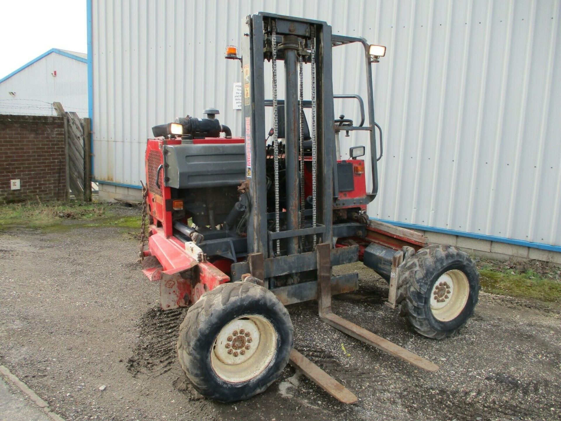 2005 Moffett mounty M7 24.4w truck mounted forklif - Image 3 of 12