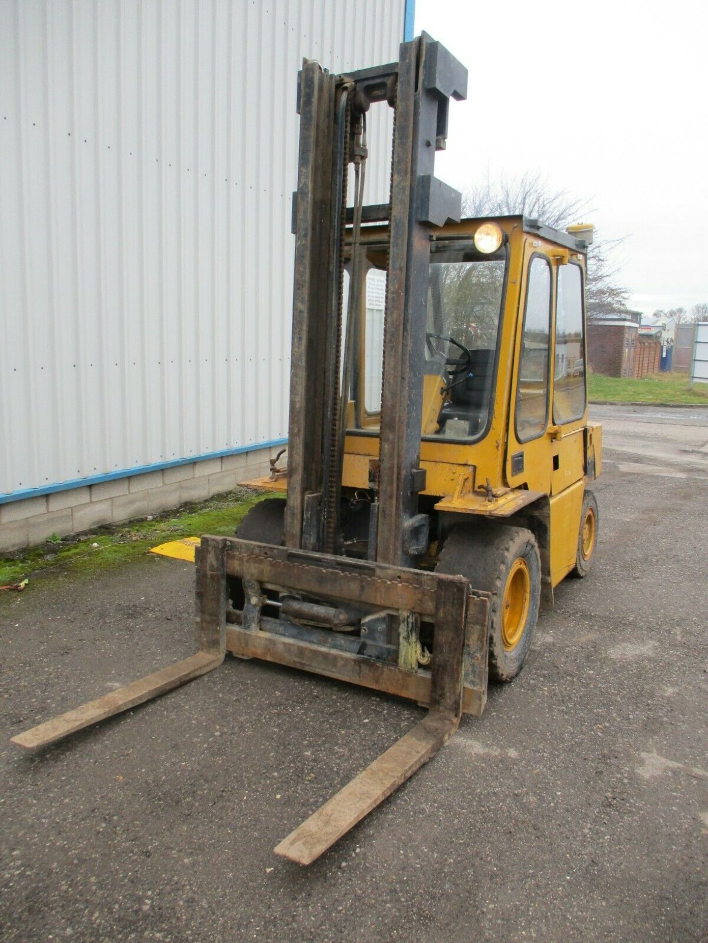 CAT V80 E fork lift diesel 3.6 ton Perkins 4 engin - Image 6 of 12