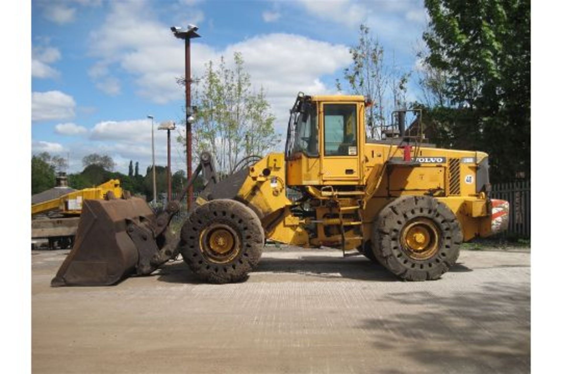 Volvo L180D Loading Shovel - Image 2 of 2