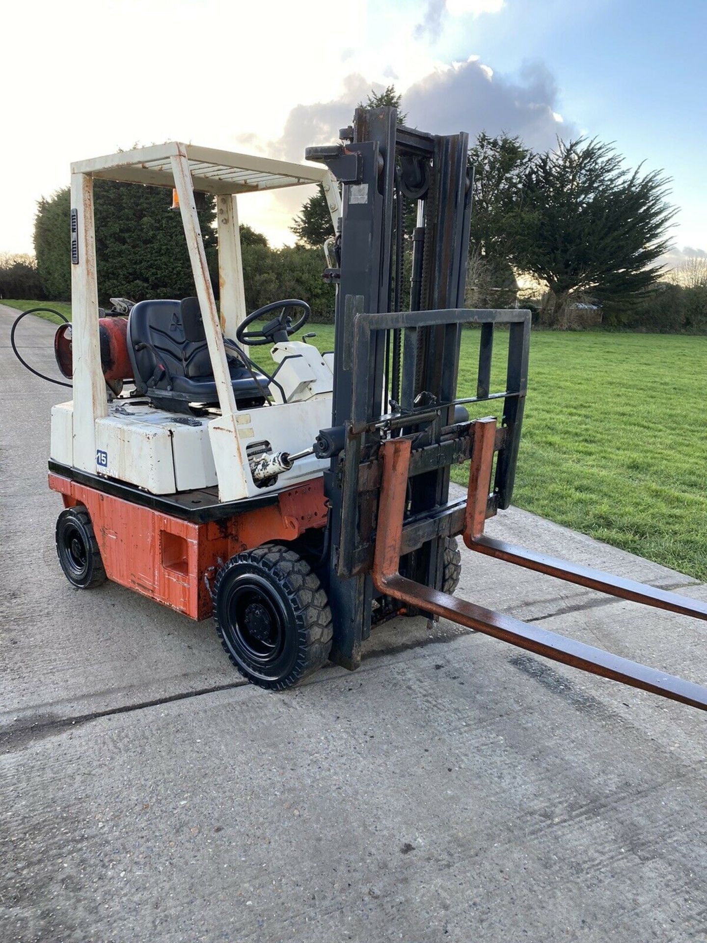 Nissan 1.5 Tonne Gas forklift truck - Image 3 of 6