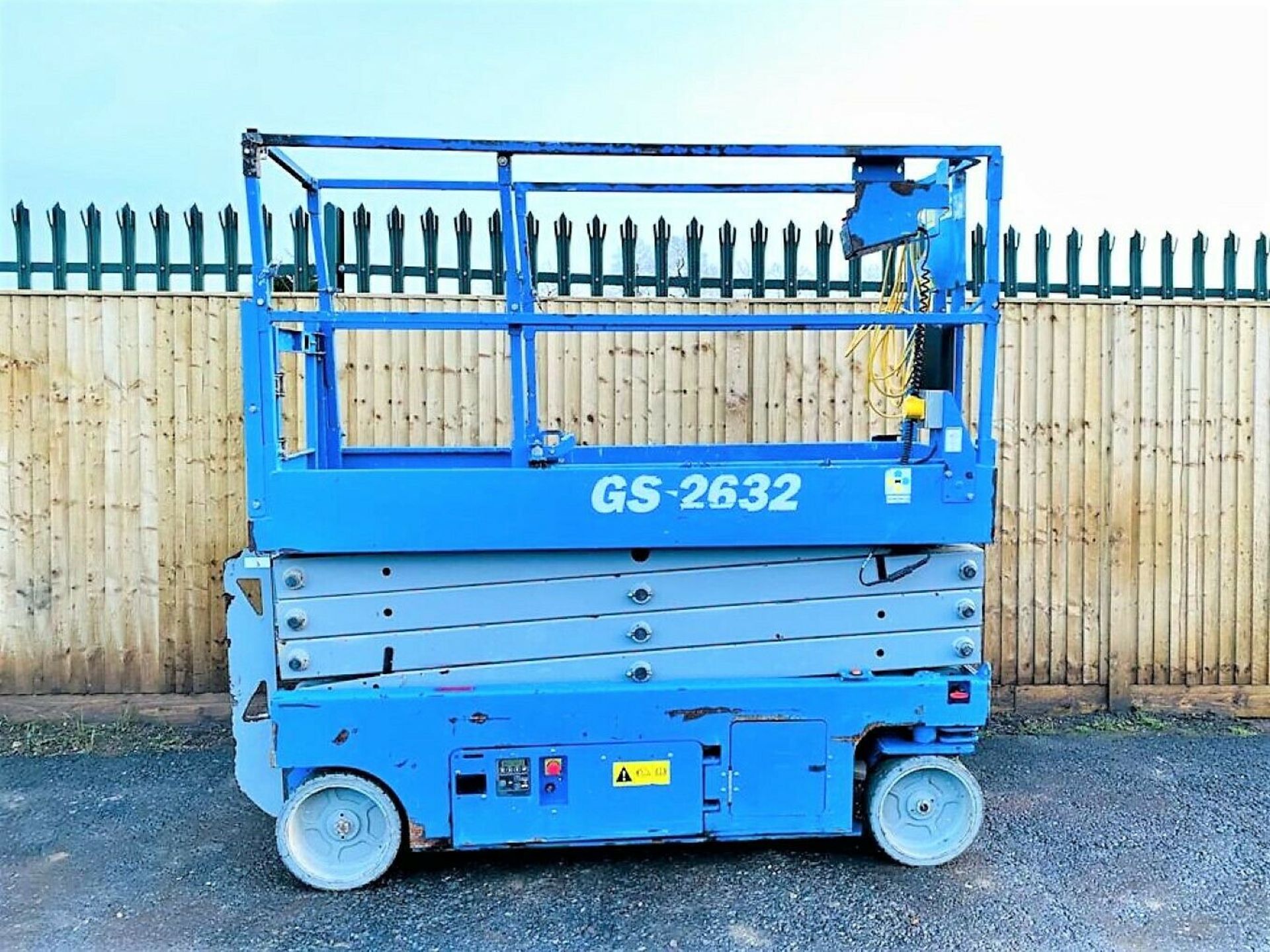 Genie GS2632 Electric Scissor Lift 2015 - Image 2 of 10