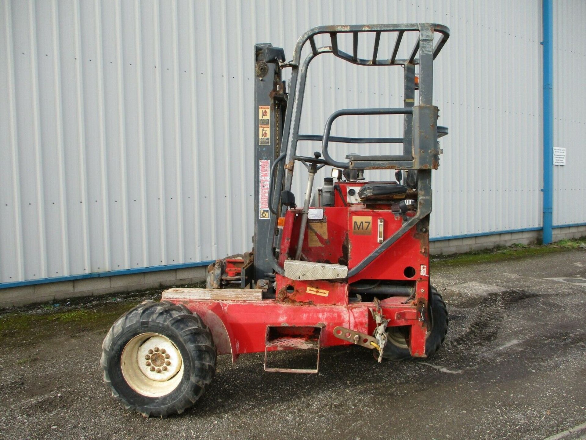 2005 Moffett mounty M7 24.4w truck mounted forklif - Image 5 of 12