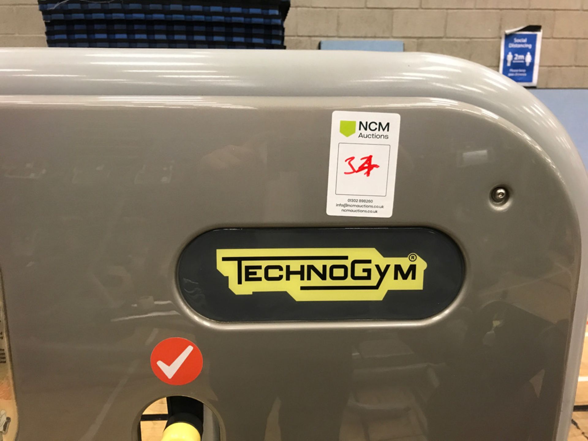 Technogym Lower back machine - Image 3 of 7