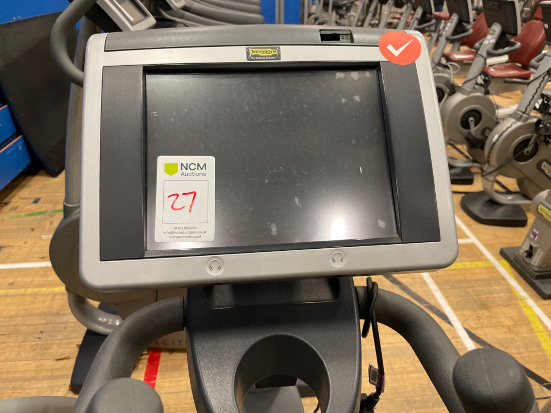 Technogym Synchro 700iP Eliptical Cross Trainer - Image 2 of 5