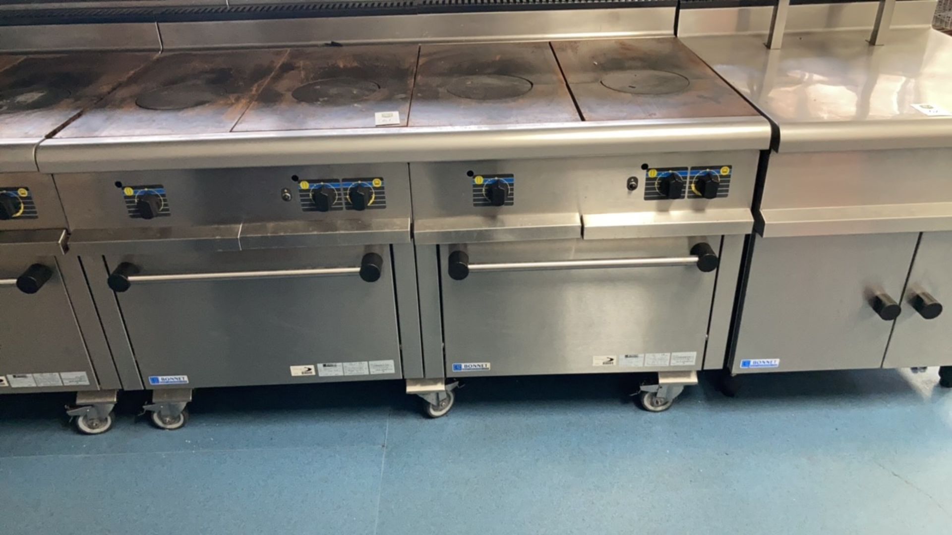 Gas range - Image 2 of 5