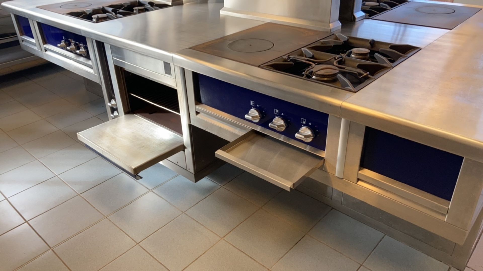 Charvet four station catering island - Image 8 of 8