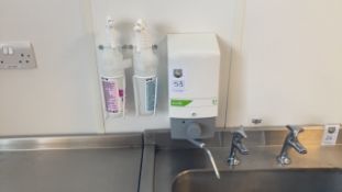 Hand wash station