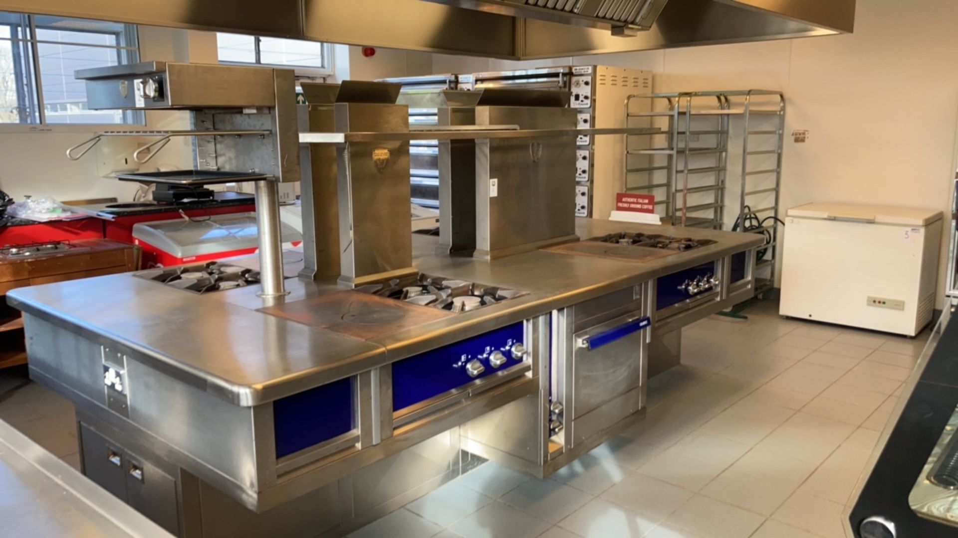 Charvet four station catering island - Image 2 of 8