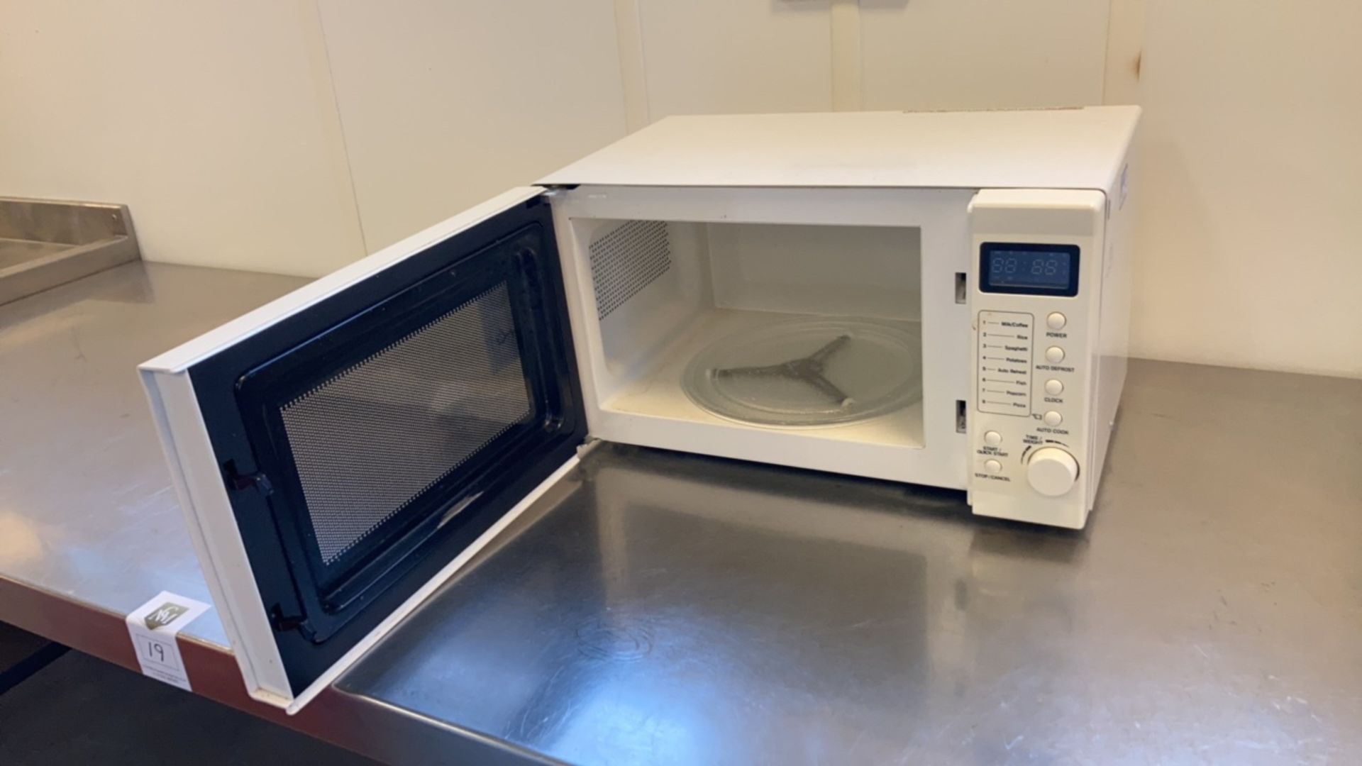 Microwave oven - Image 2 of 4