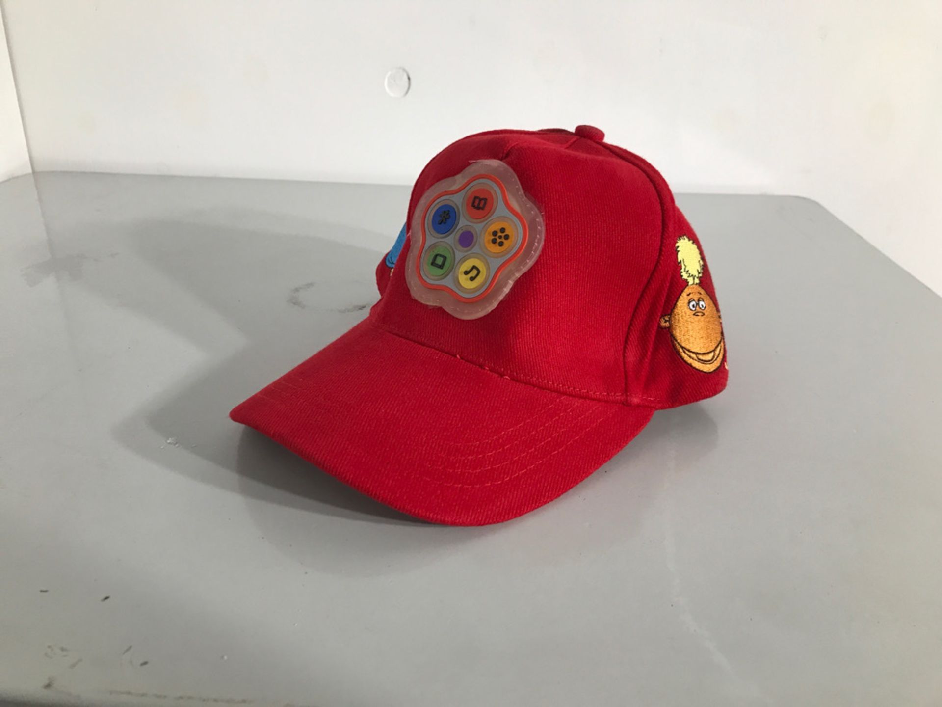 Red TWEENIES caps - Image 3 of 4
