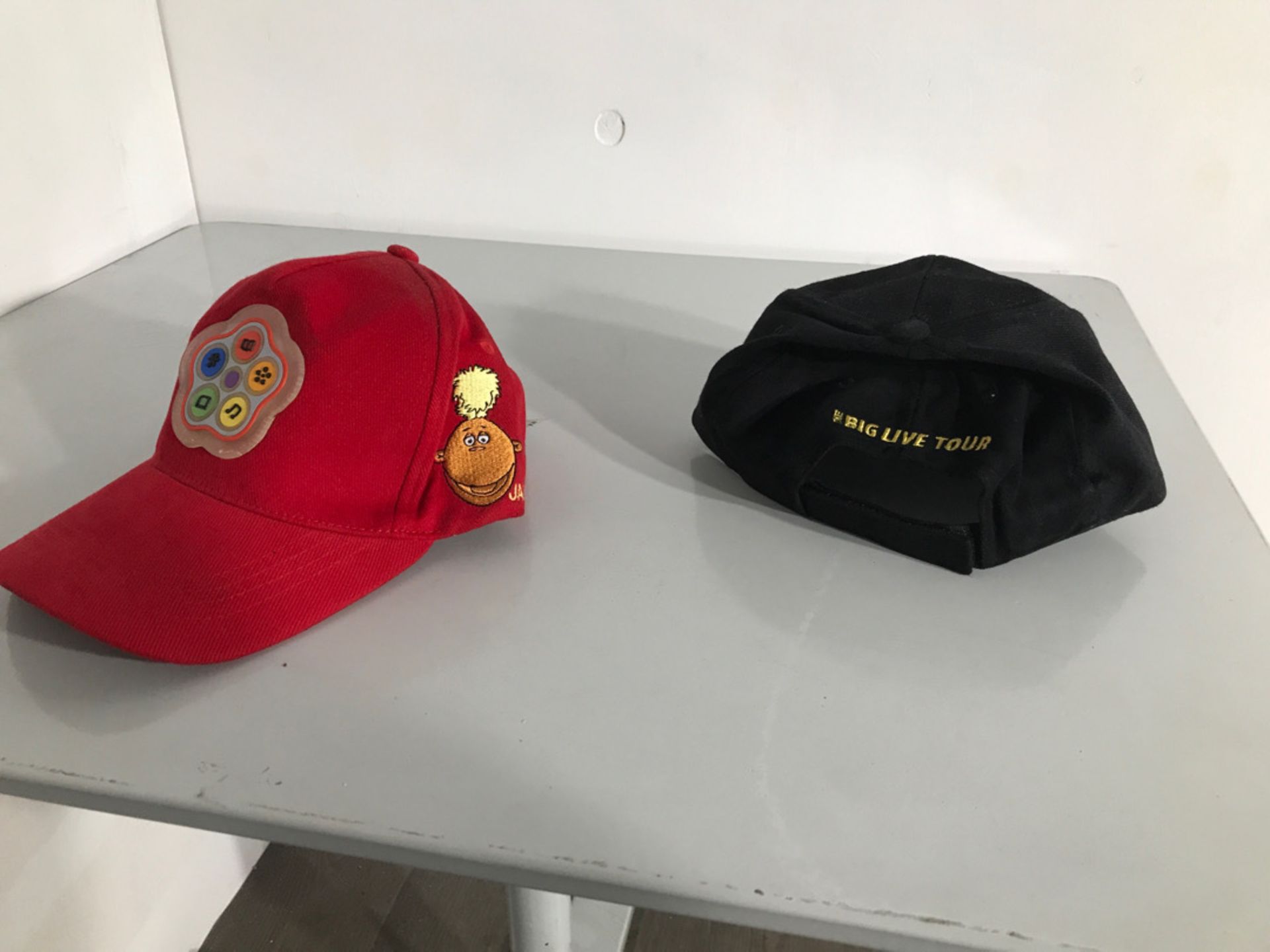 Red TWEENIES caps And Thomas the Tank Engine caps - Image 4 of 4