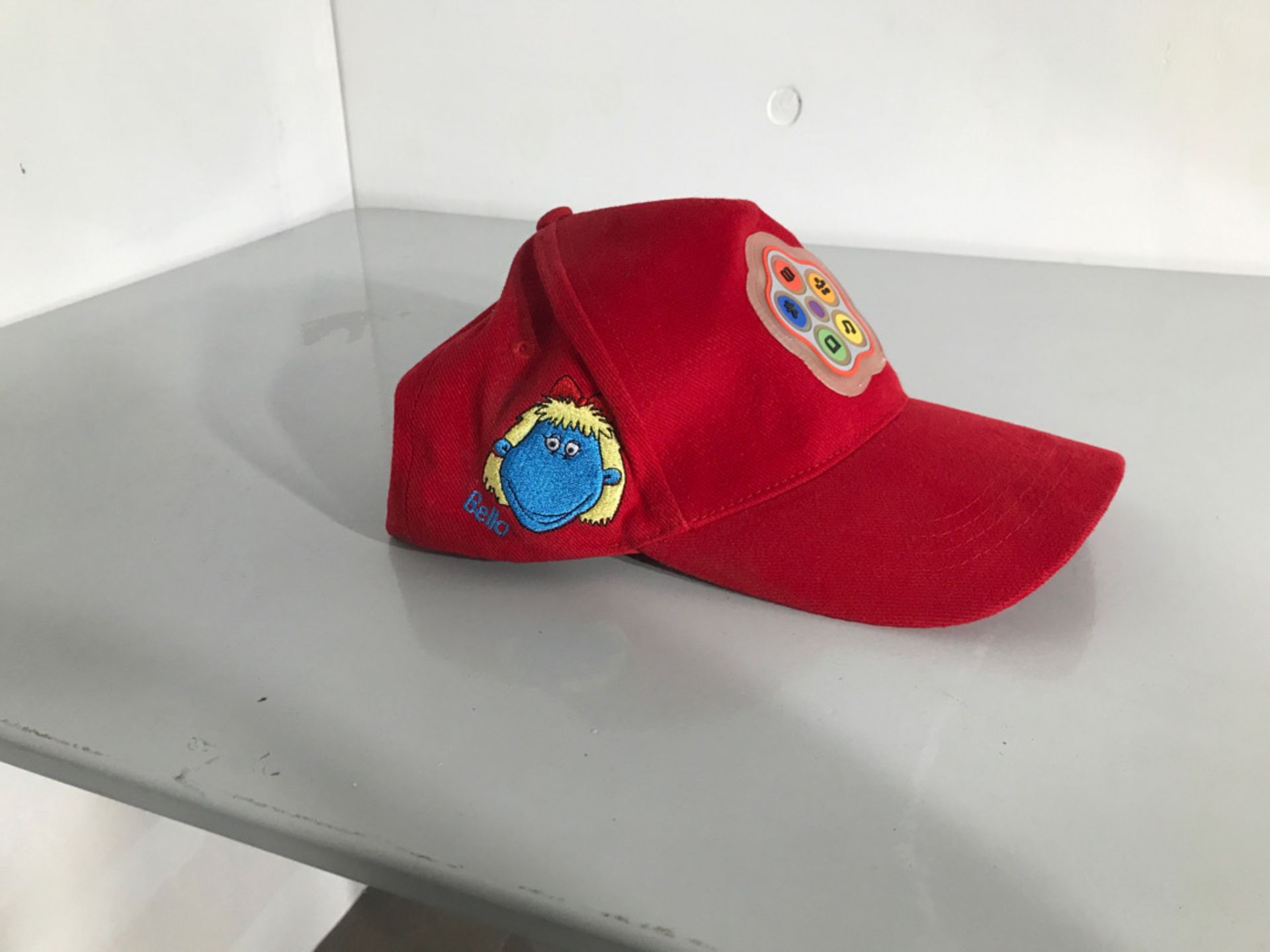 Red TWEENIES caps - Image 3 of 4