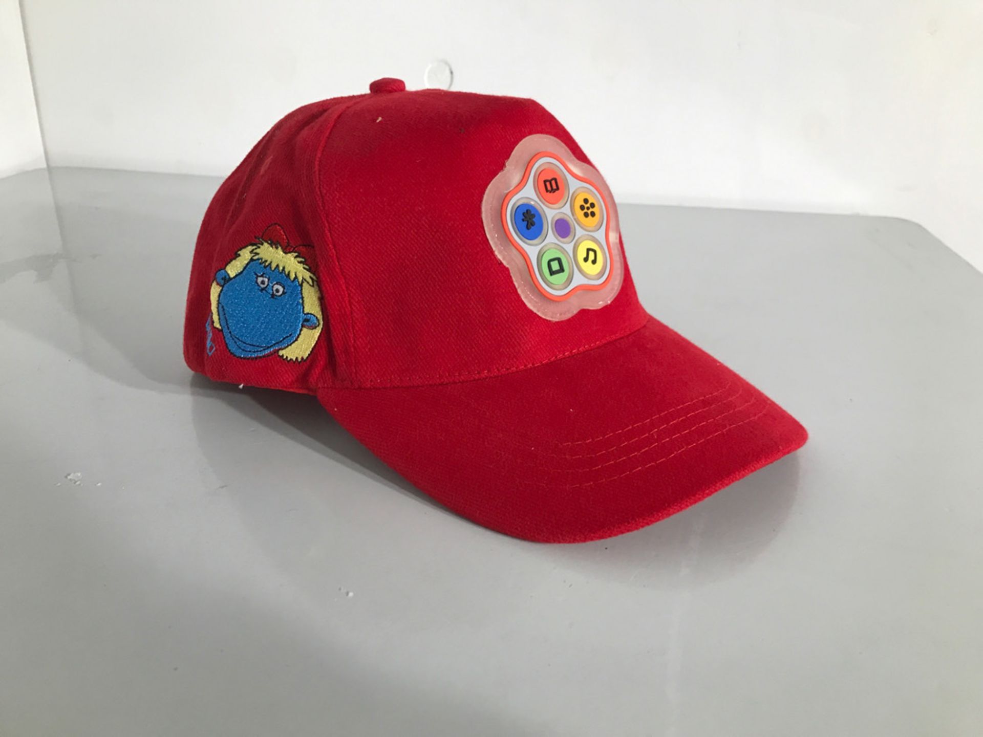 Red TWEENIES caps - Image 3 of 4