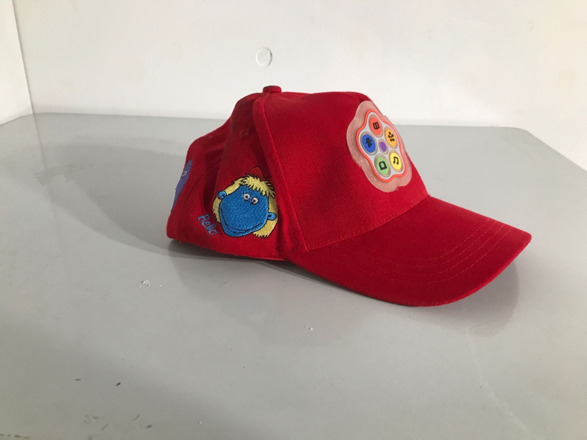 Red TWEENIES caps - Image 4 of 4