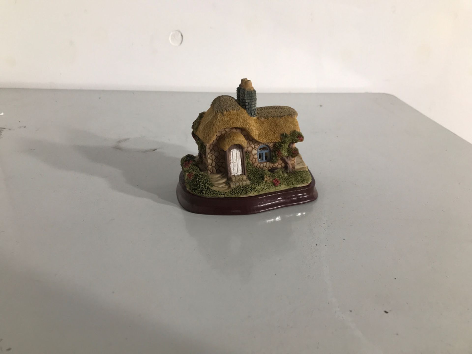 Thatched cottage ornament - Image 2 of 2