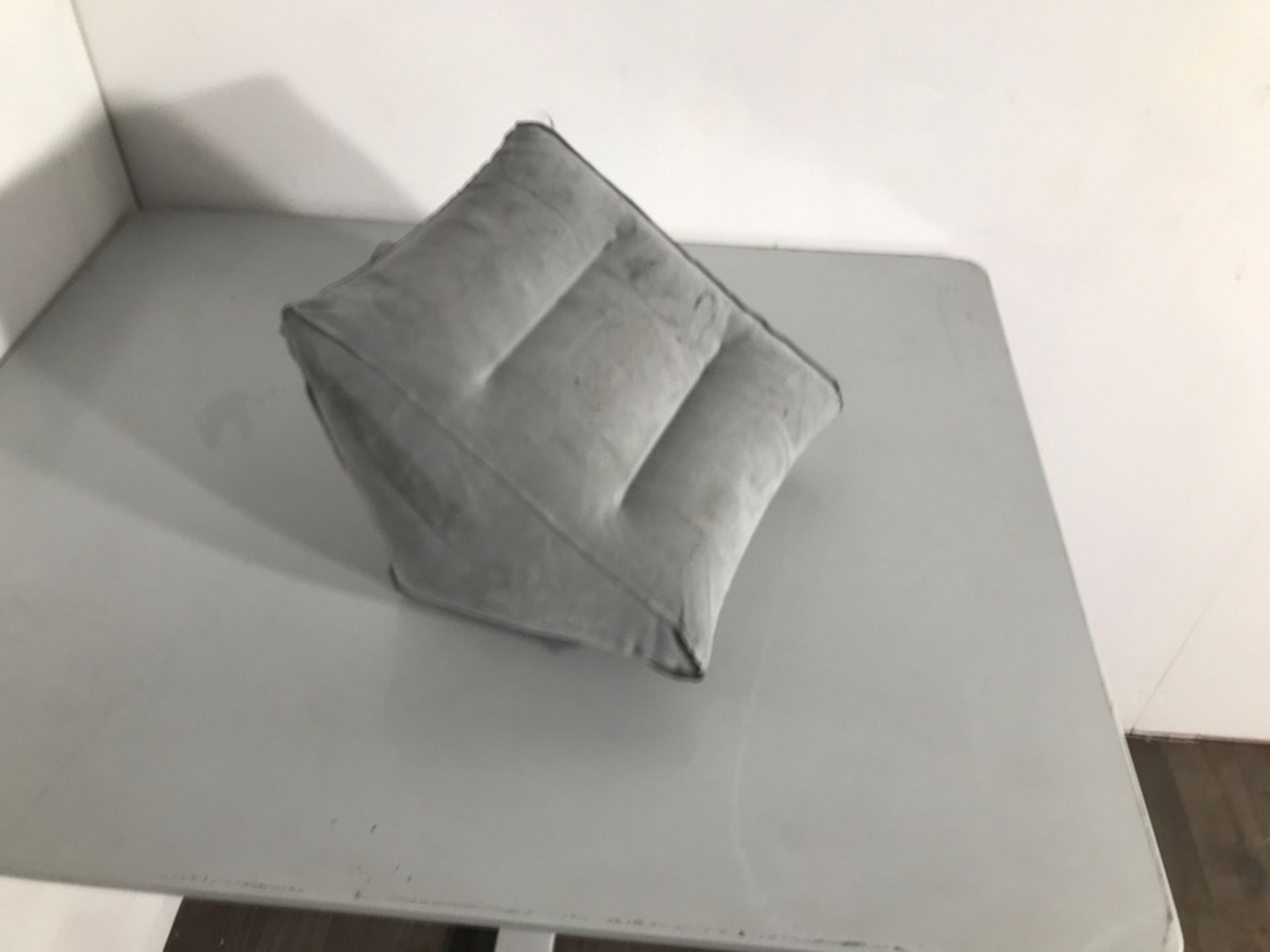 Grey inflatable head cushion to be used in a car - Image 4 of 6