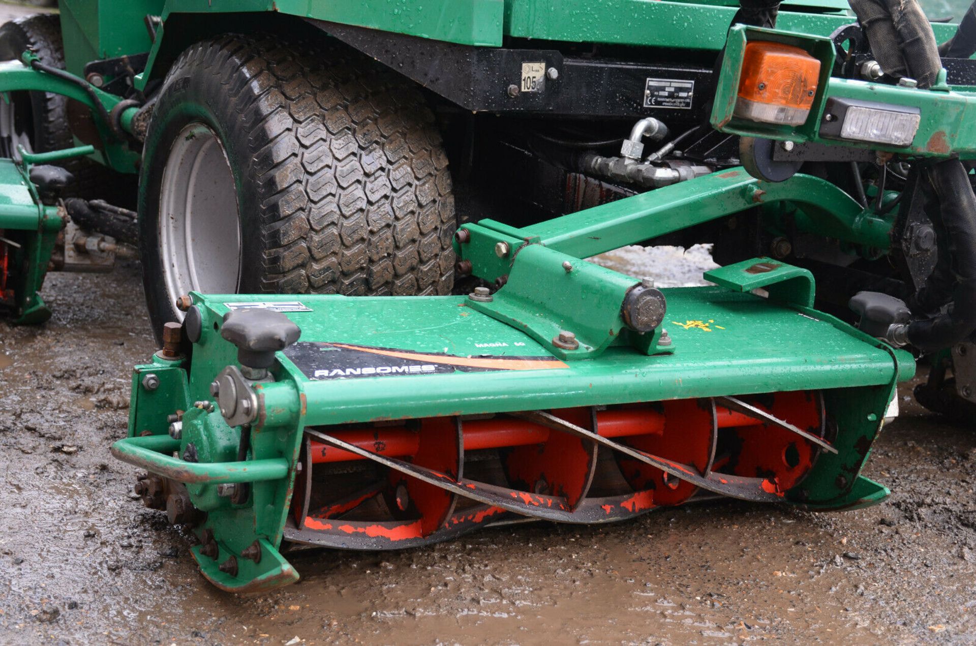 Ransomes commander 3520 4wd ride on reel mower - Image 6 of 12