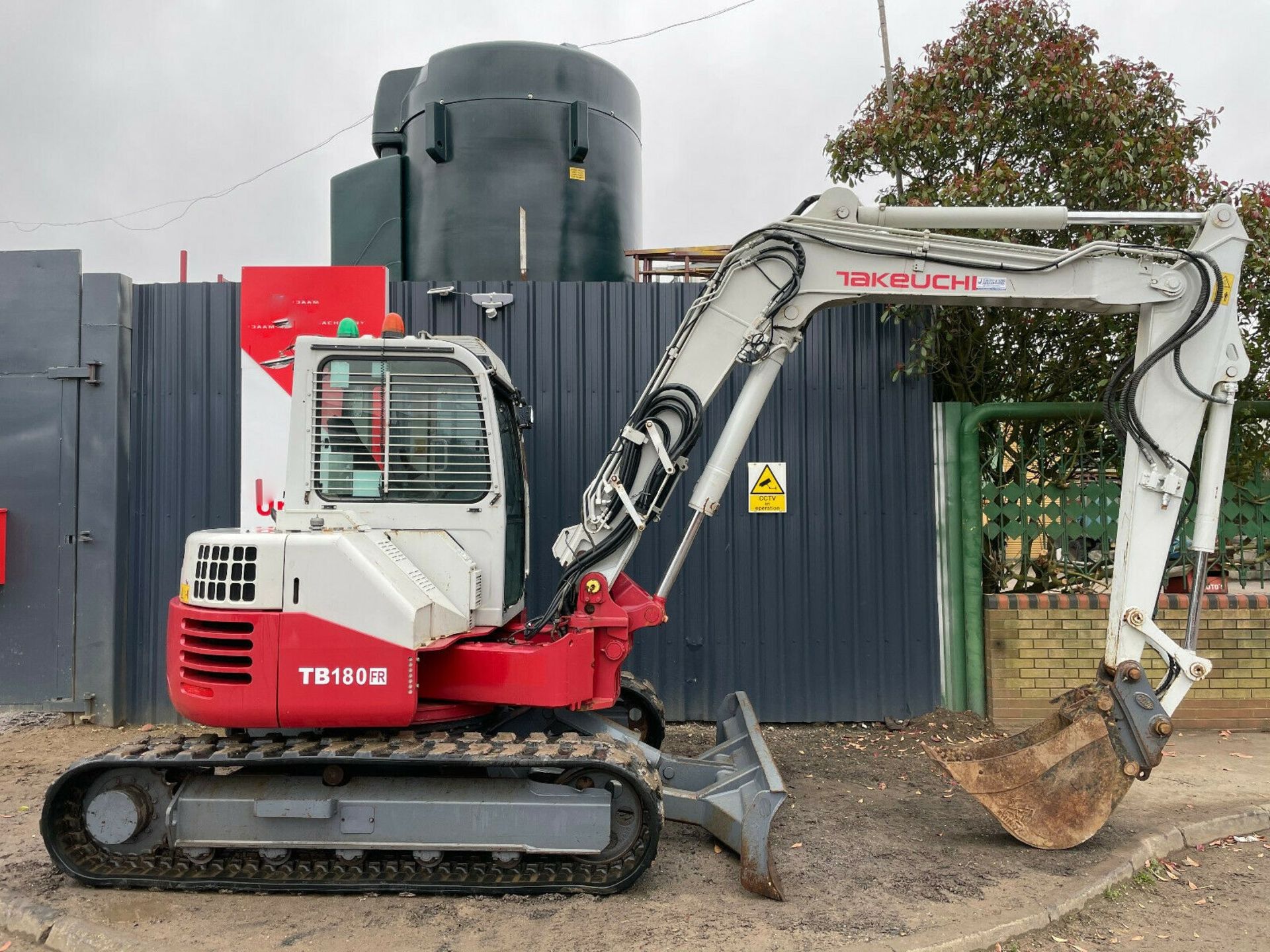 Takeuchi mini excavator/digger 8T - Image 4 of 12