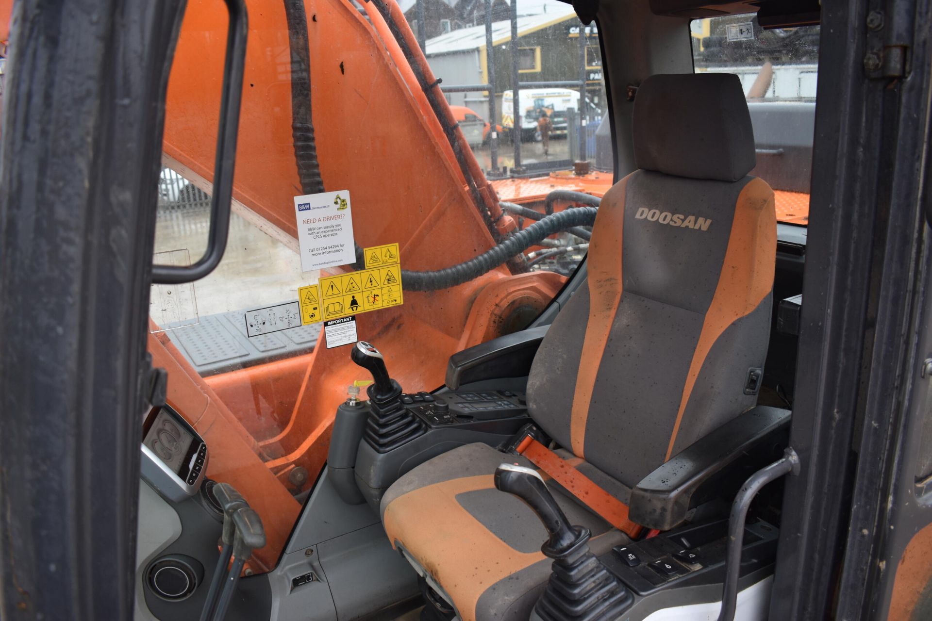 Doosan DX340 Excavator - Image 9 of 13