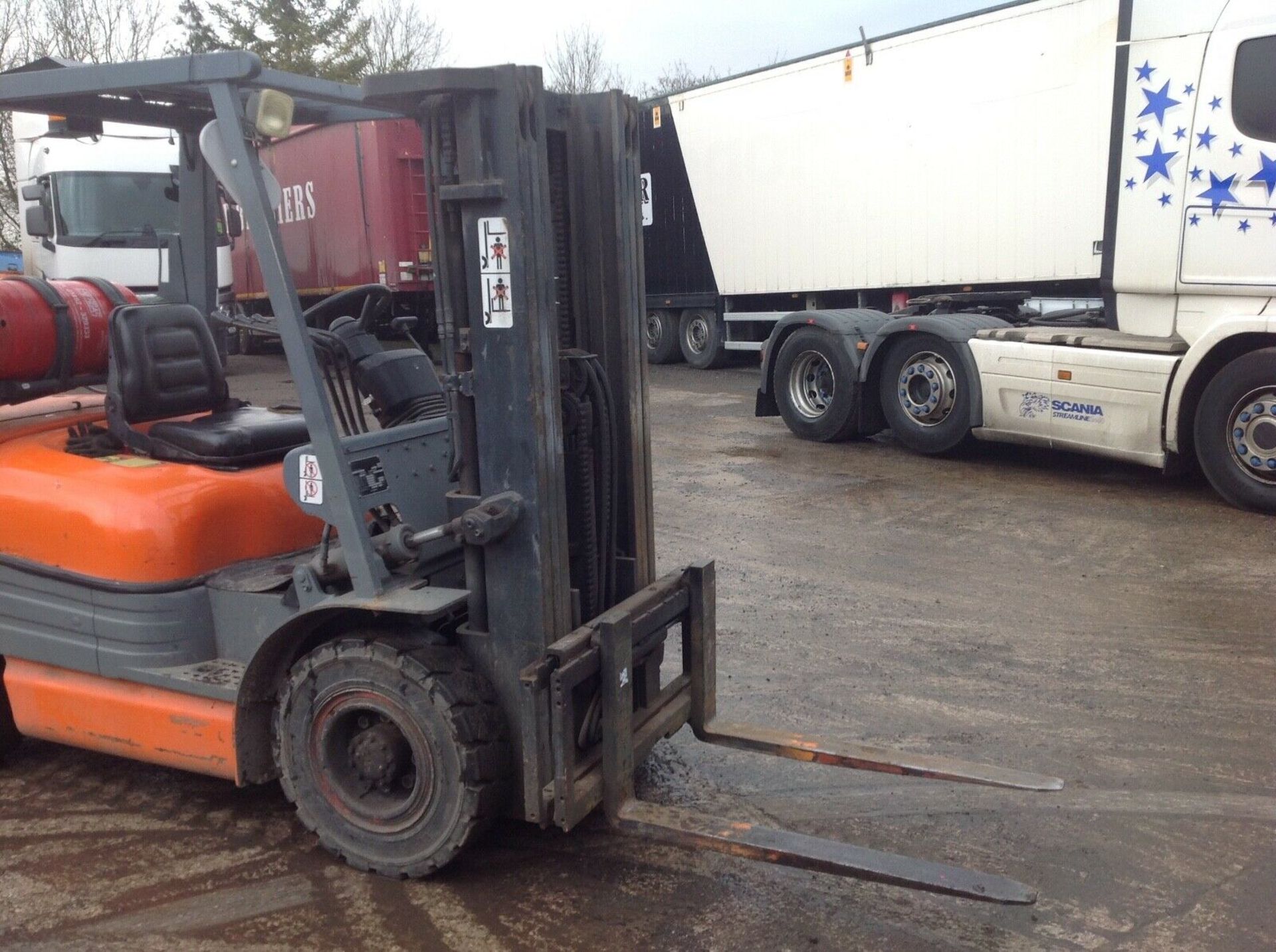 Toyota 2.5 ton gas forklift - Image 4 of 5
