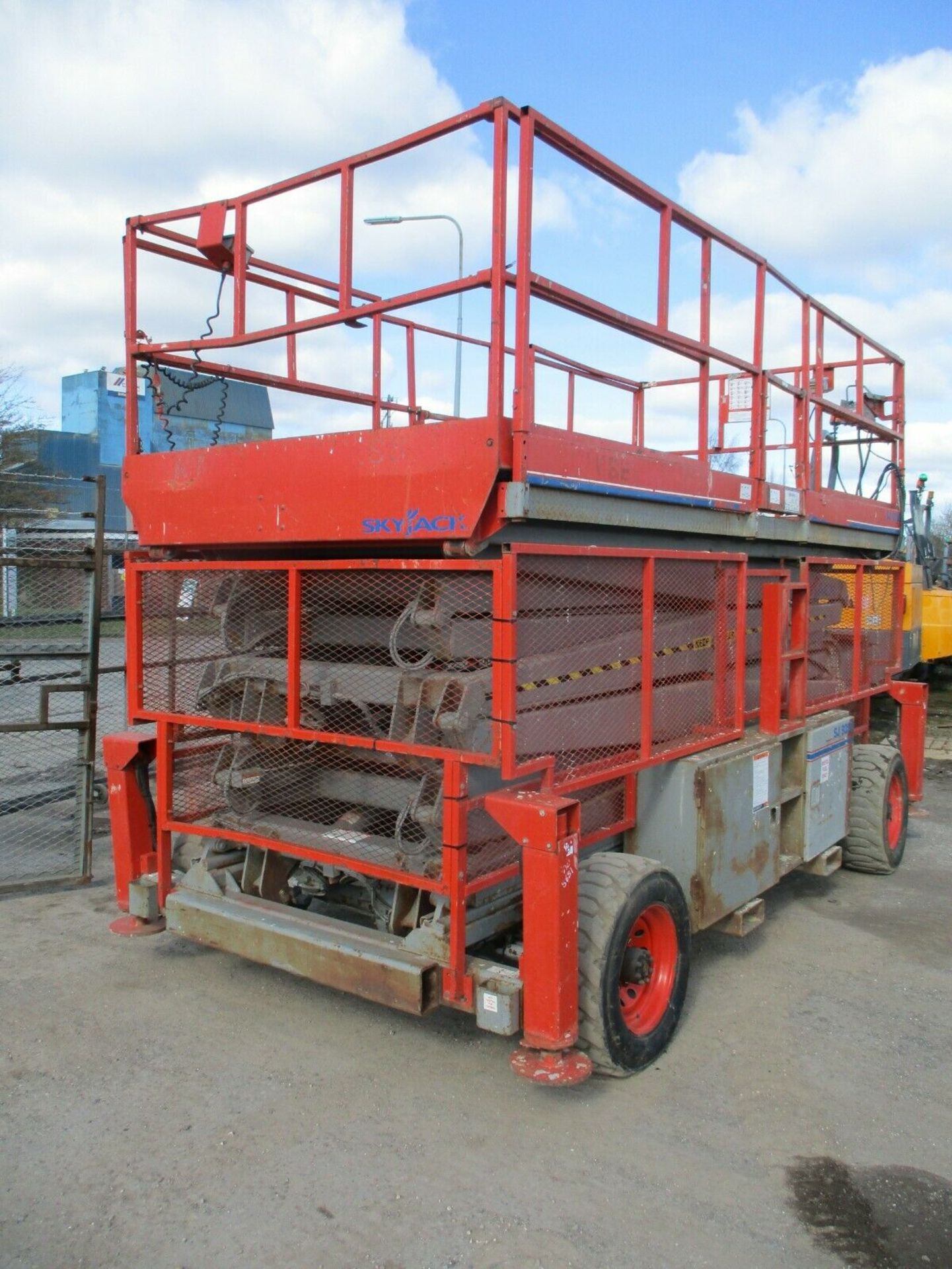 2007 Skyjack SJ9250 4wd Scissor Lift Access Platfo - Image 9 of 11