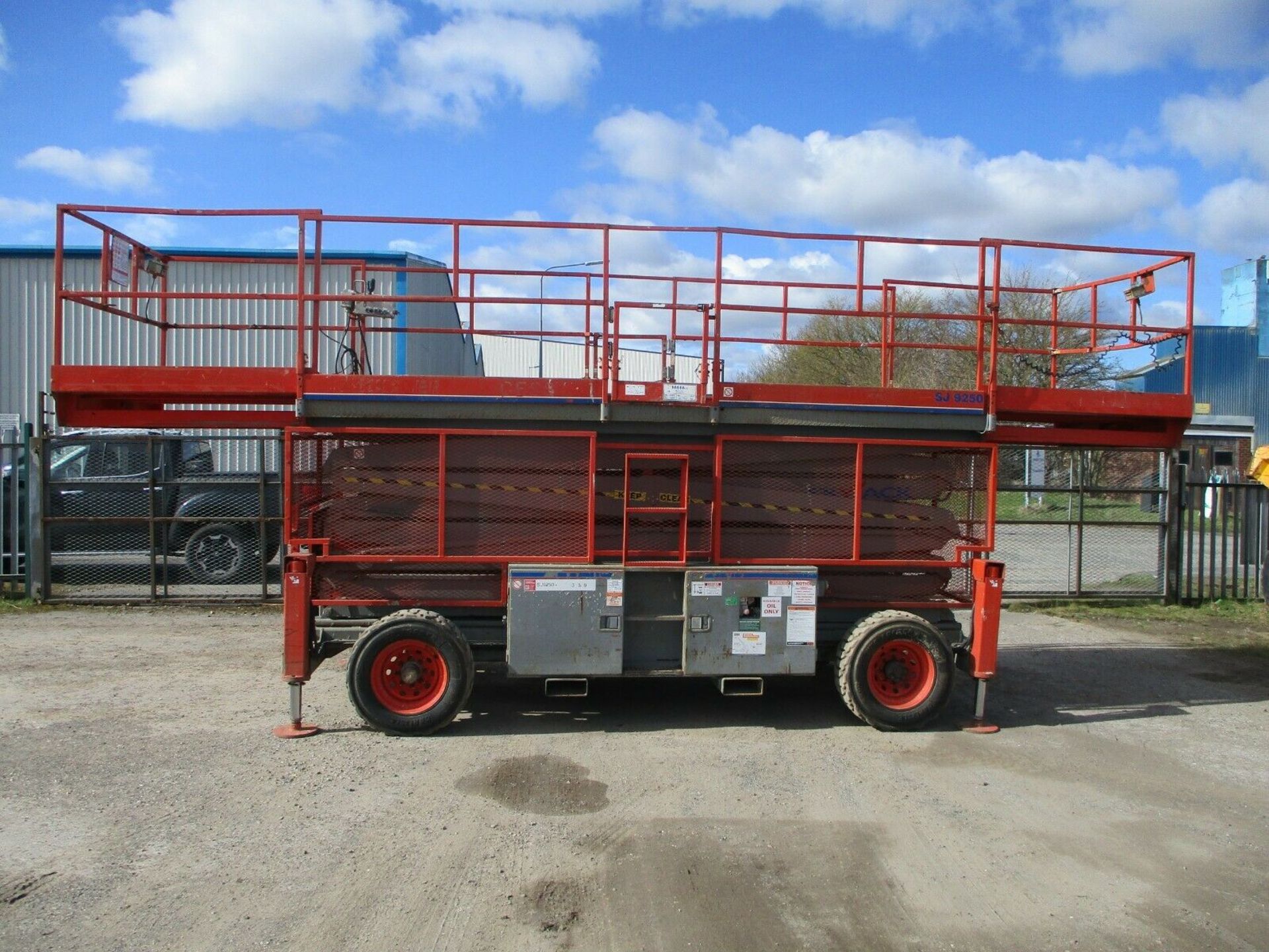 2007 Skyjack SJ9250 4wd Scissor Lift Access Platfo - Image 4 of 11