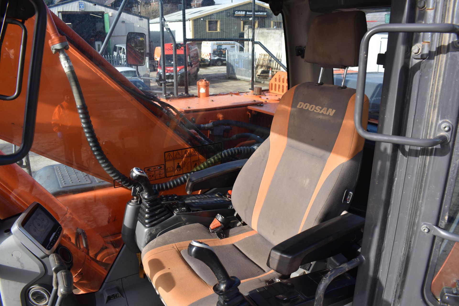 Doosan DX225 Excavator - Image 10 of 11