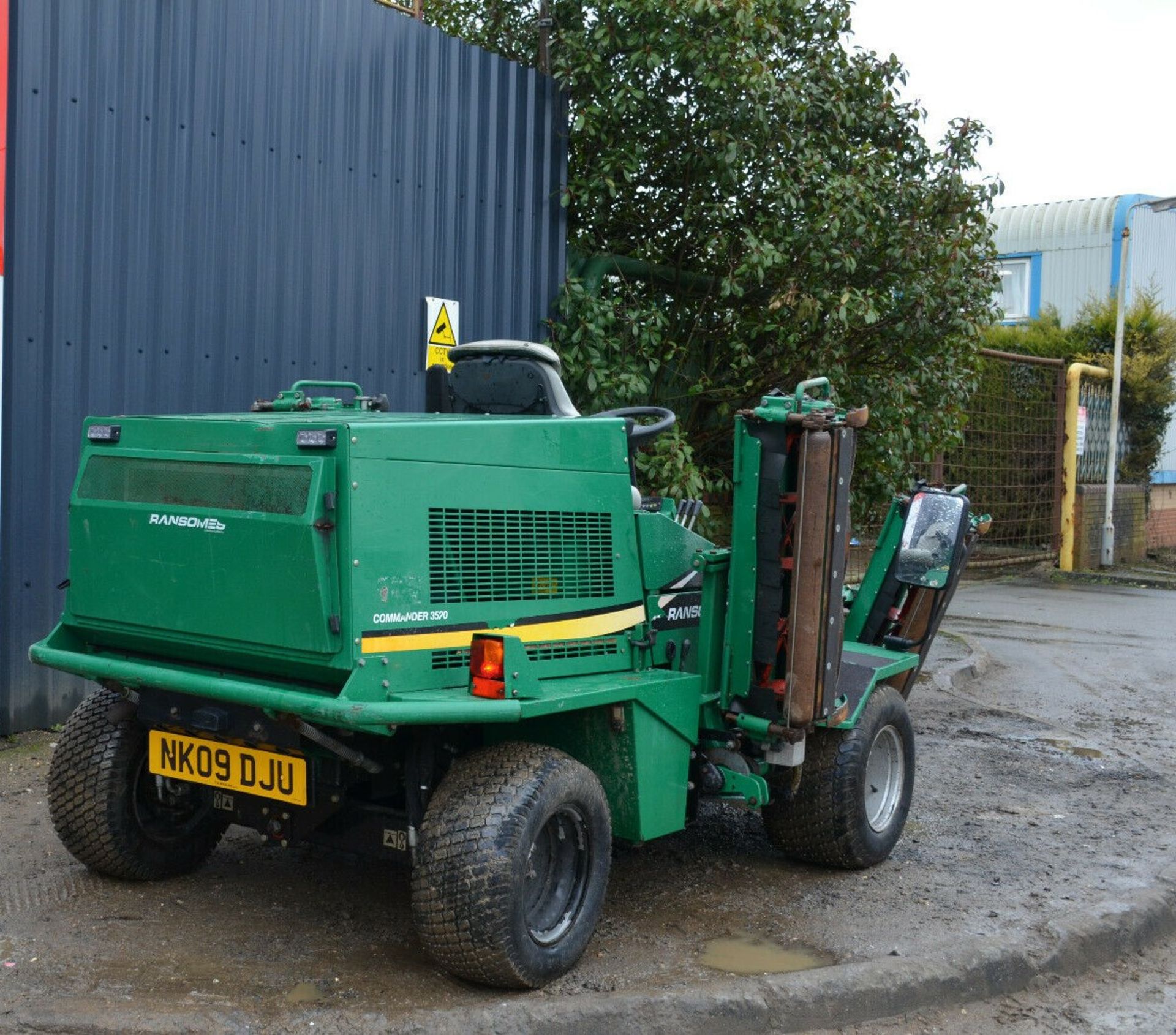 Ransomes commander 3520 4wd ride on reel mower - Image 7 of 12