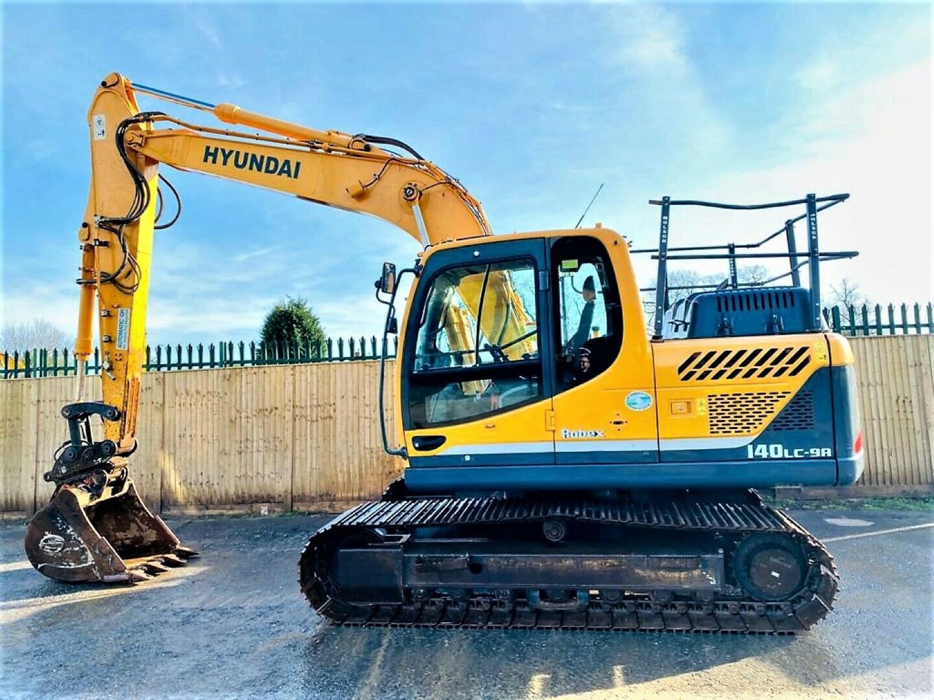 Hyundai R140 LC-9A Excavator / Digger