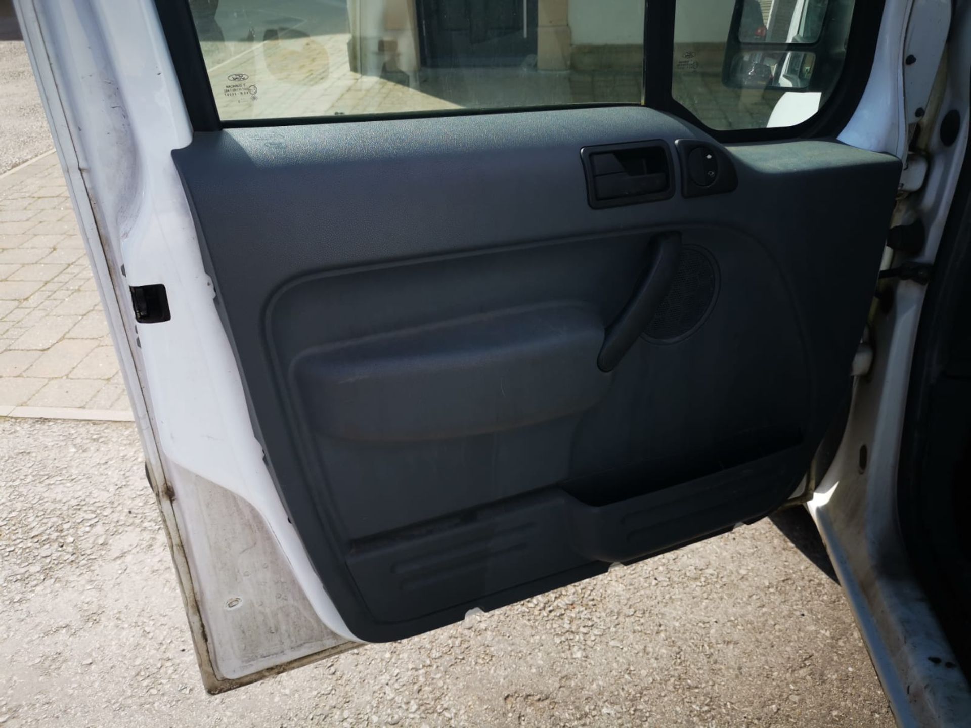 ENTRY DIRECT FROM LOCAL AUTHORITY Ford Transit Connect 75 T200 - Image 17 of 27