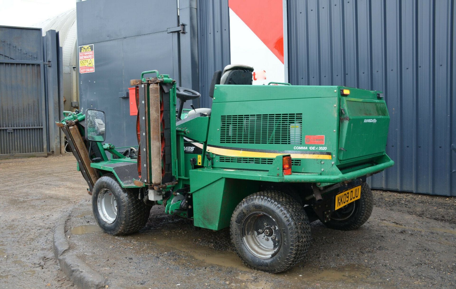 Ransomes commander 3520 4wd ride on reel mower - Image 5 of 12