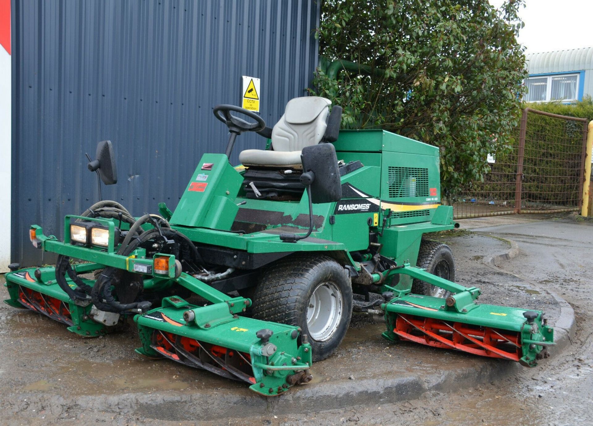 Ransomes commander 3520 4wd ride on reel mower - Image 3 of 12