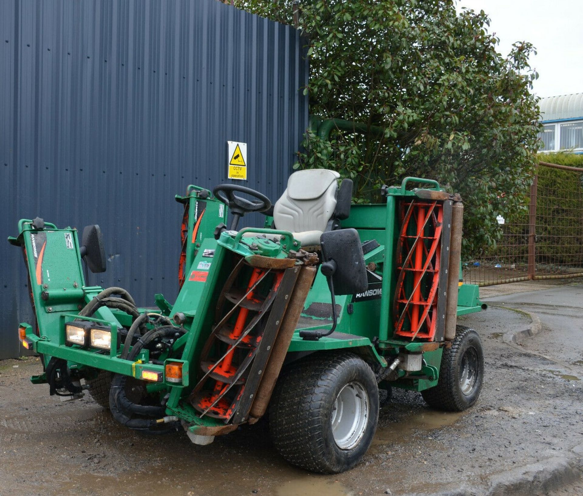 Ransomes commander 3520 4wd ride on reel mower - Image 2 of 12