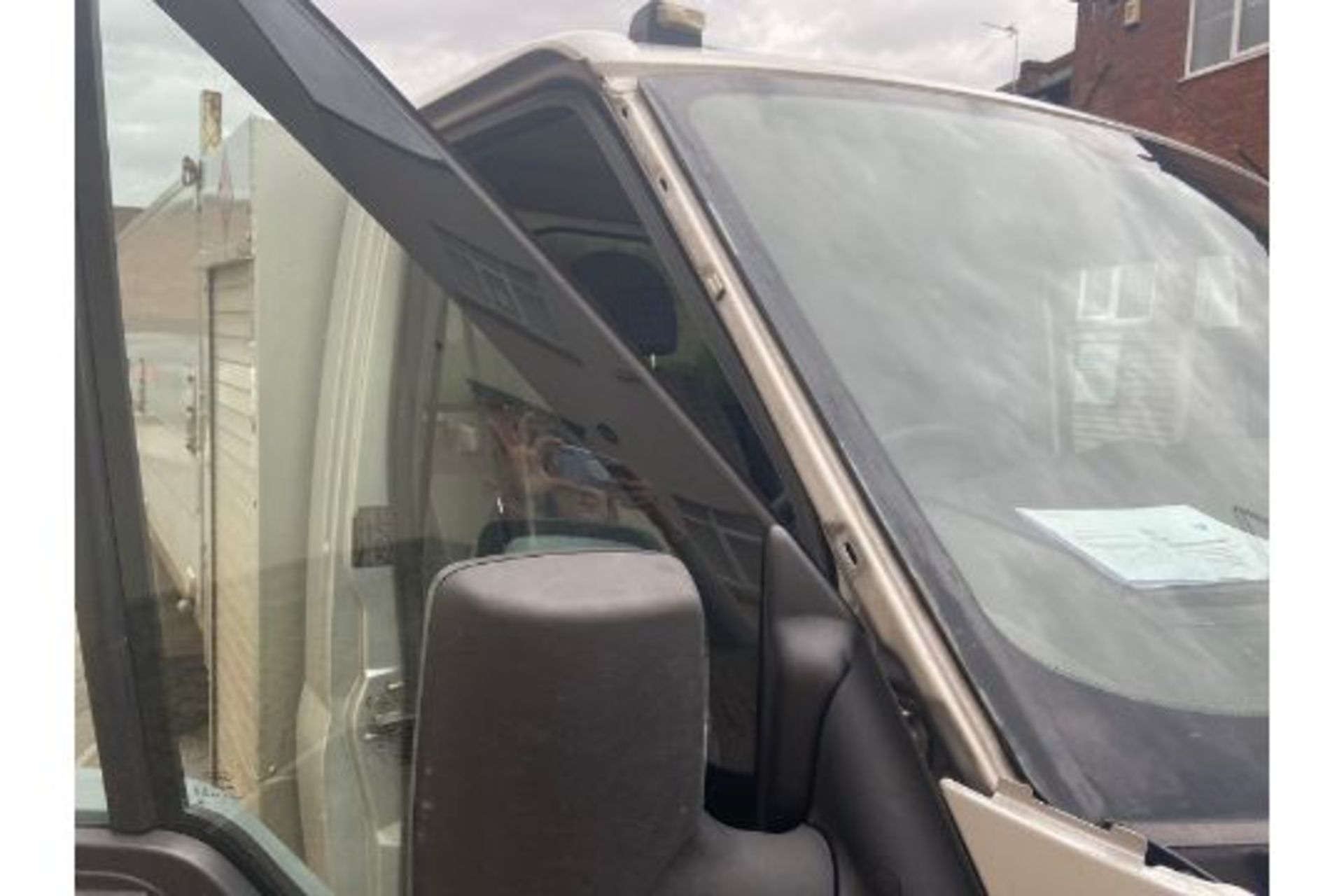 ENTRY DIRECT FROM LOCAL AUTHORITY Ford Transit 100 T350L - Image 11 of 18