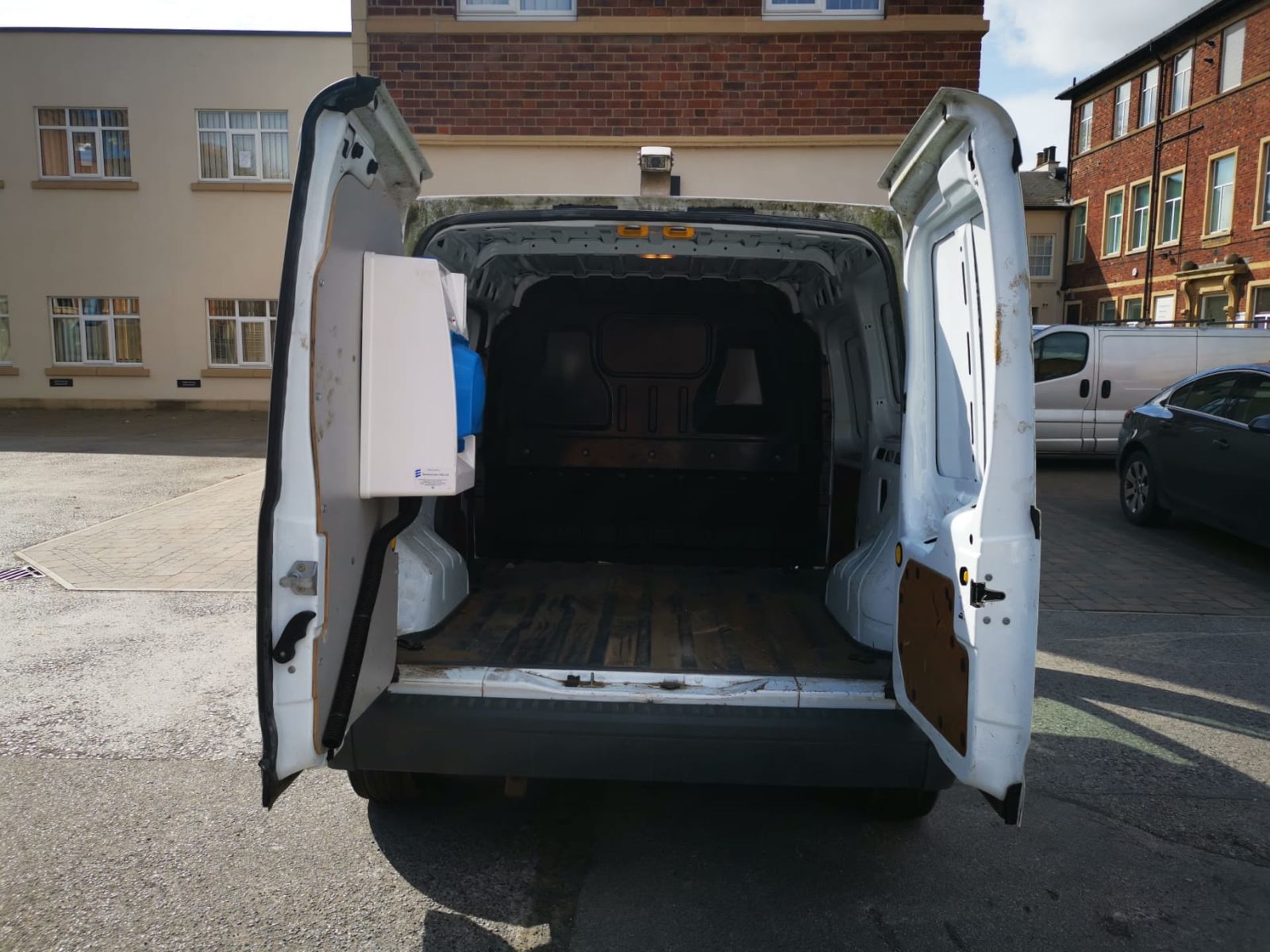 ENTRY DIRECT FROM LOCAL AUTHORITY Ford Transit Connect 75 T200 - Image 19 of 27