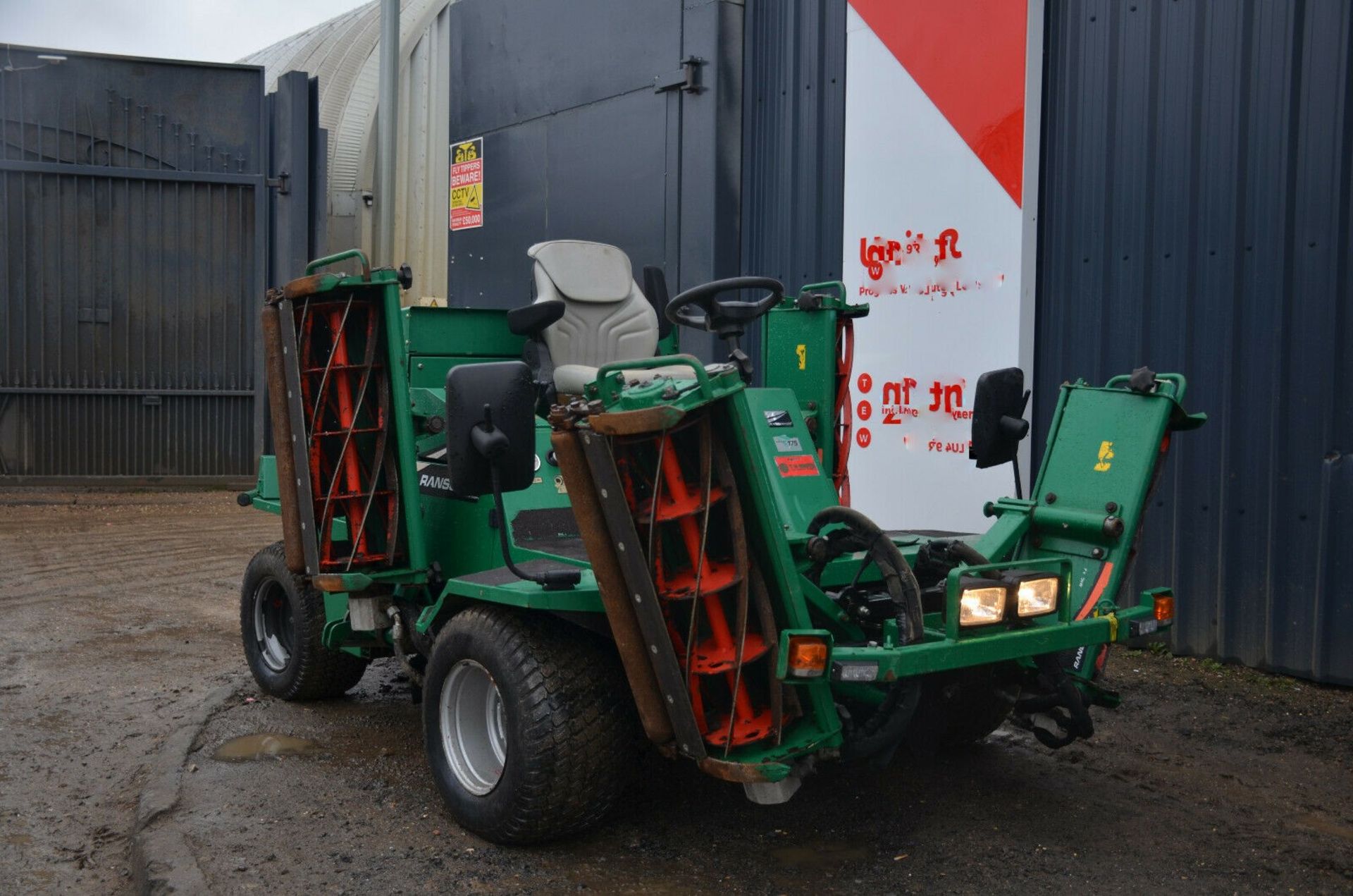 Ransomes commander 3520 4wd ride on reel mower - Image 4 of 12