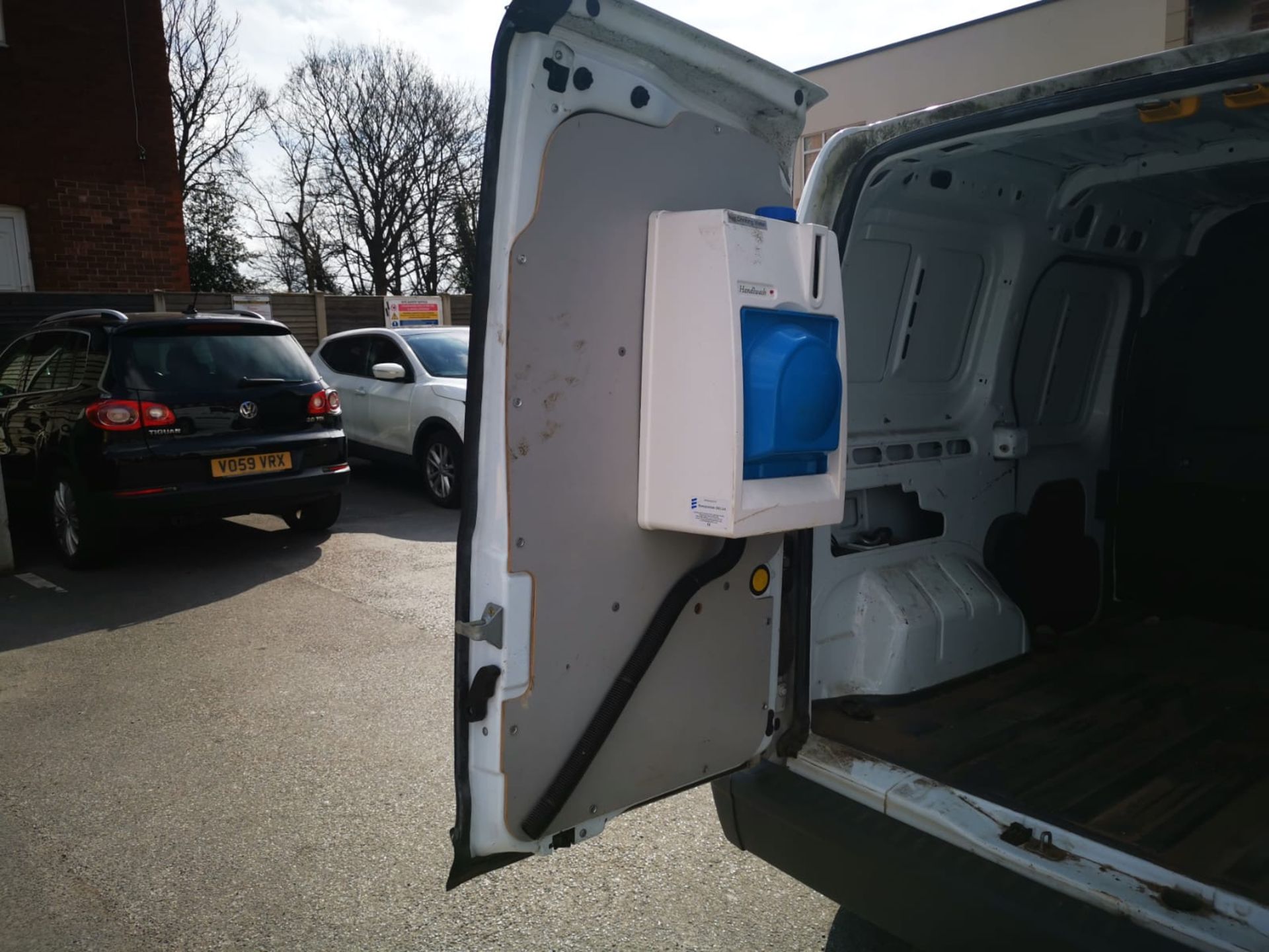 ENTRY DIRECT FROM LOCAL AUTHORITY Ford Transit Connect 75 T200 - Image 20 of 27