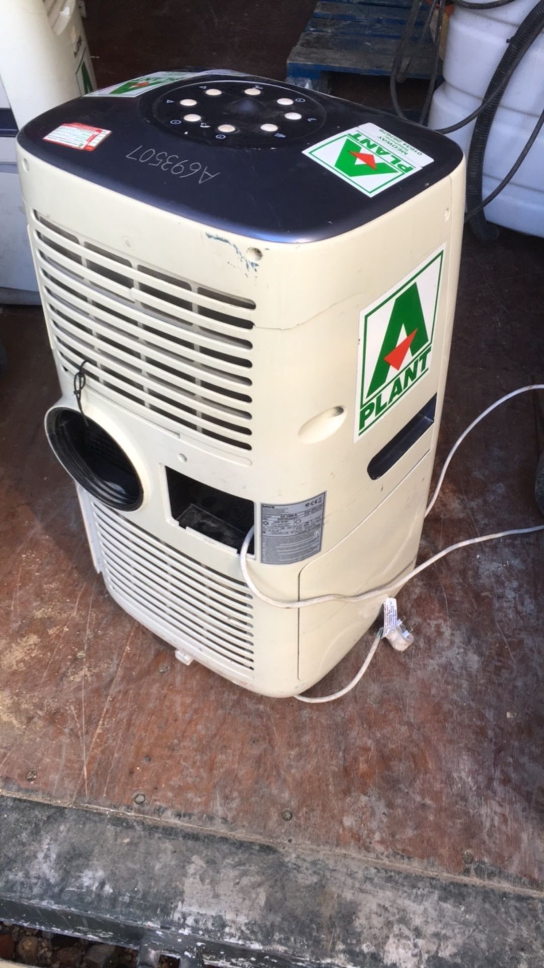 Master Dehumidifier NO RESERVE - Image 2 of 2