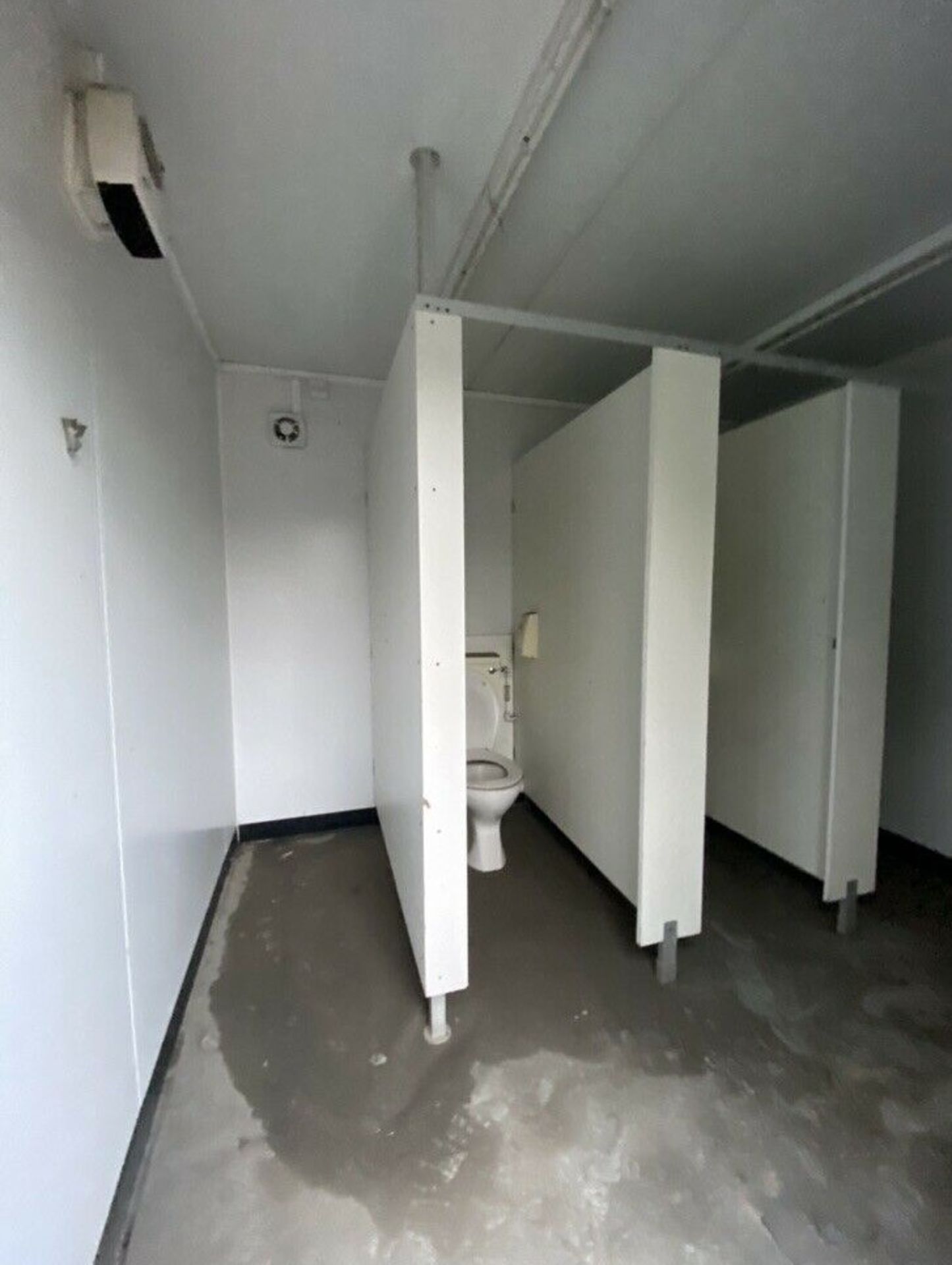 20ft 3 + 2 Male & Female Toilet Block Site Cabin - Image 3 of 12