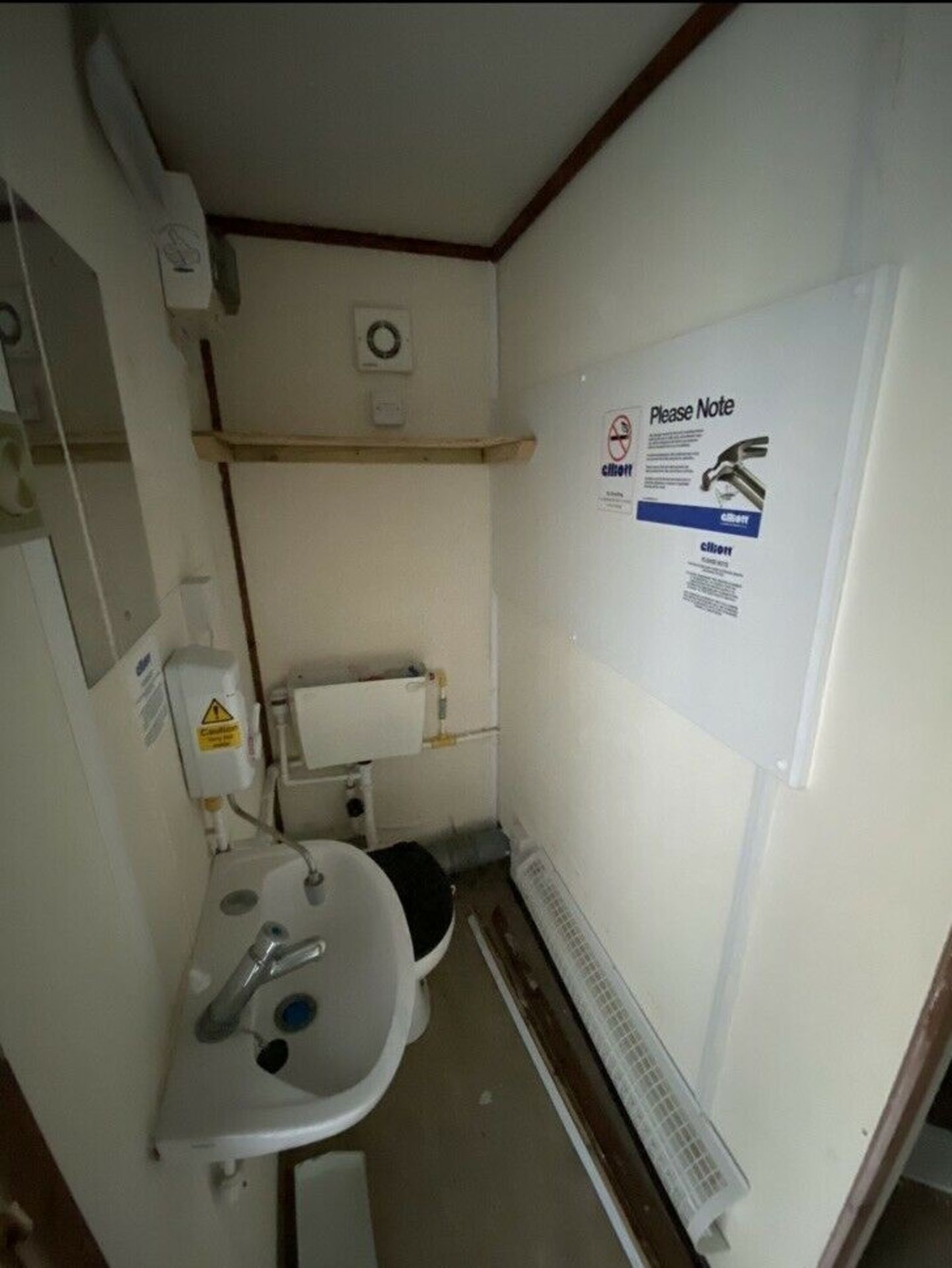 16ft x 9ft 3+1 Anti Vandal Site Toilet - Image 4 of 11