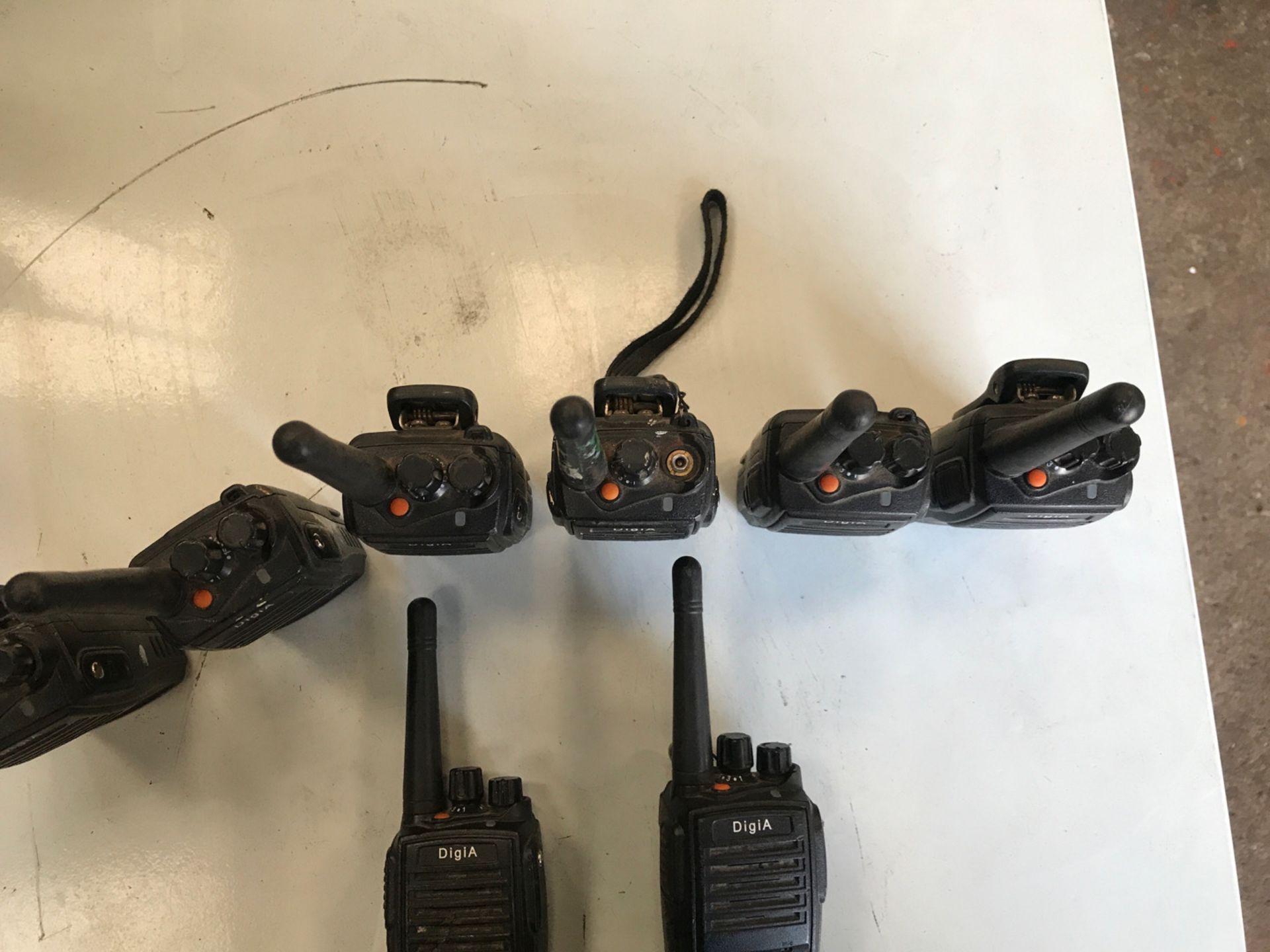 Digia handheld radios x8and a Motorola handheld radio NO RESERVE - Image 3 of 4