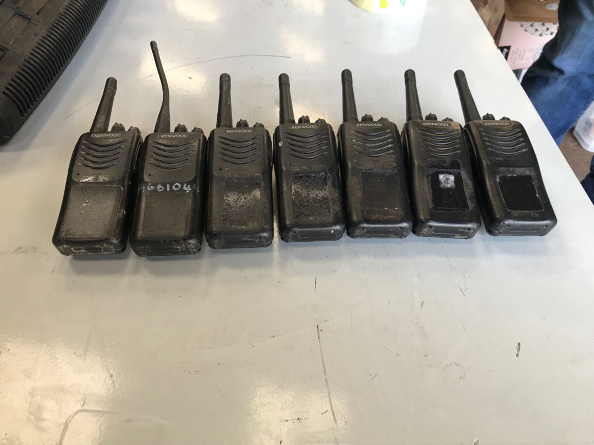 Kenwood handheld radios x7 NO RESERVE - Image 2 of 3